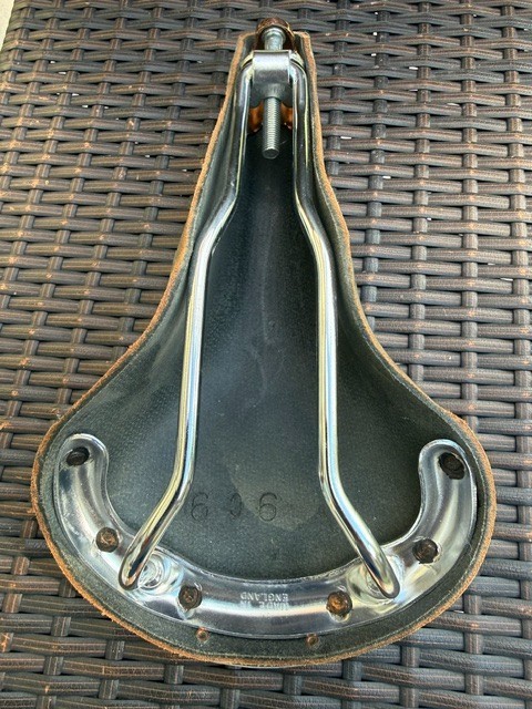 NOS Vintage Brooks Professional «Pre-Softened» Leather Saddle – March 1999 – Unm