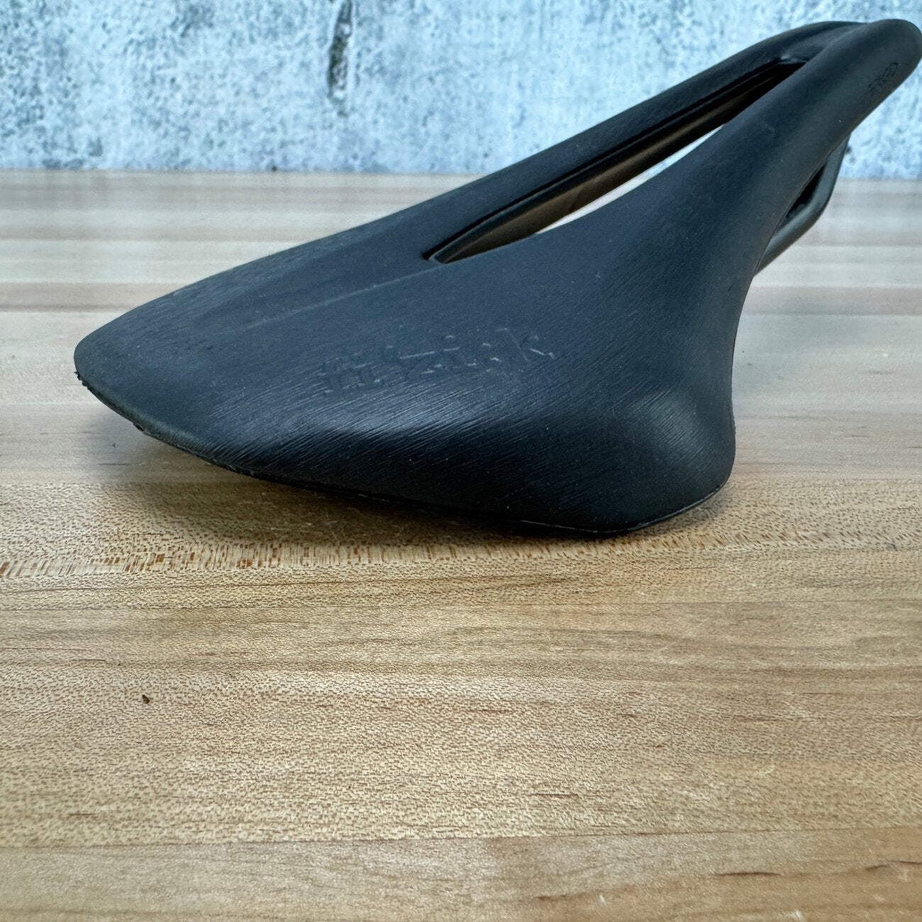 Fizik Argo Tempo R1 Mobius Vento 7x9mm Carbon Rails 150mm Saddle 150g