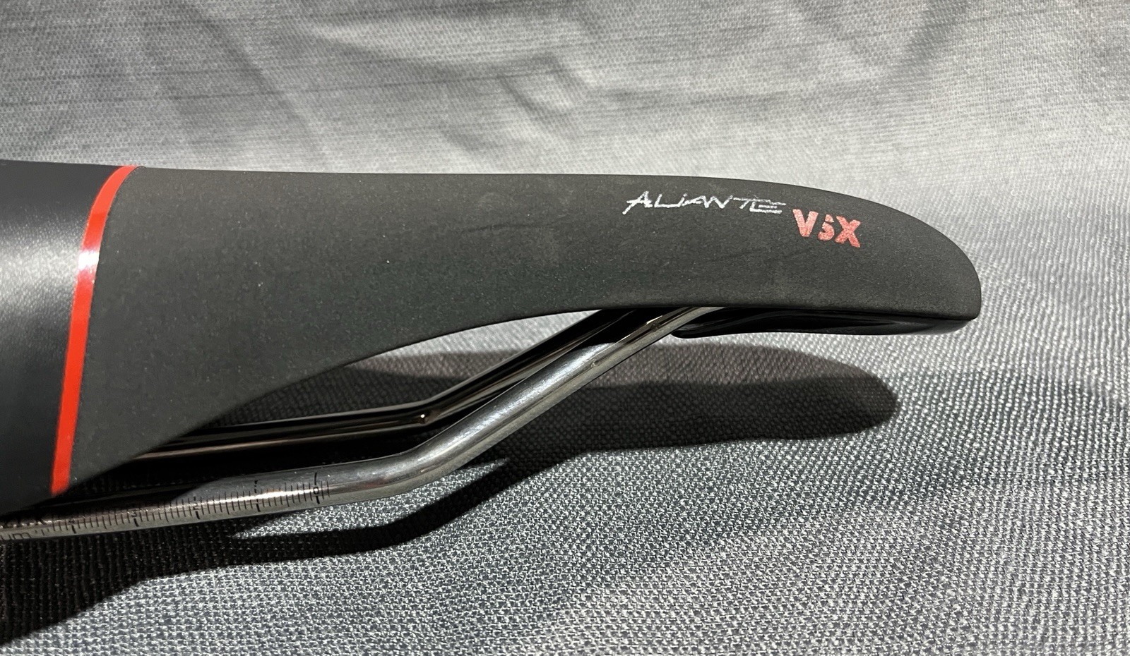 Fi’zi:k Aliante VSX Saddle Road / Gravel 140 x 265mm 7 x 7 K:ium Rails Fizik