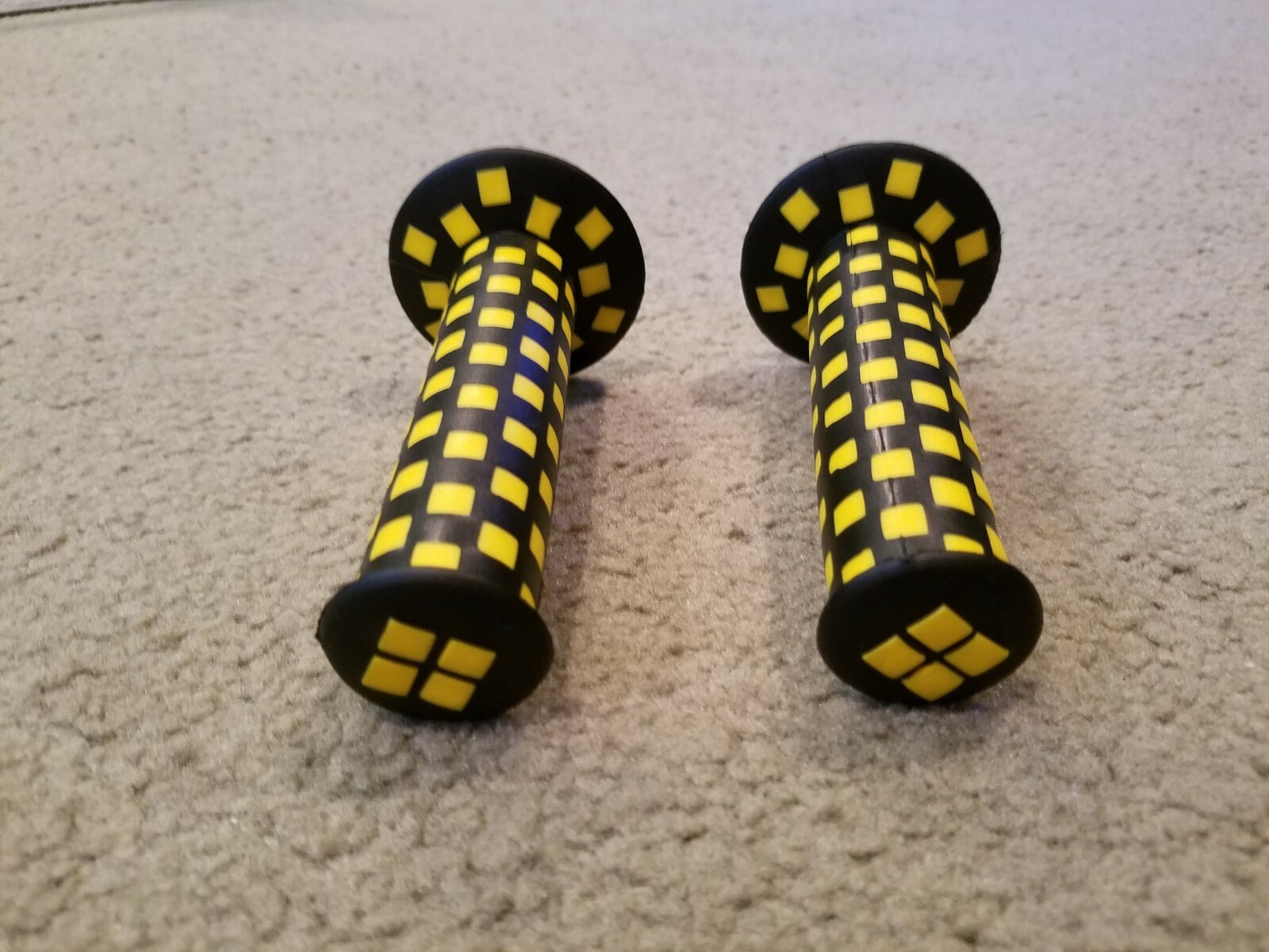 NEW BLACK AND YELLOW OLD SCHOOL BMX CHECKERED BICYCLE GRIPS