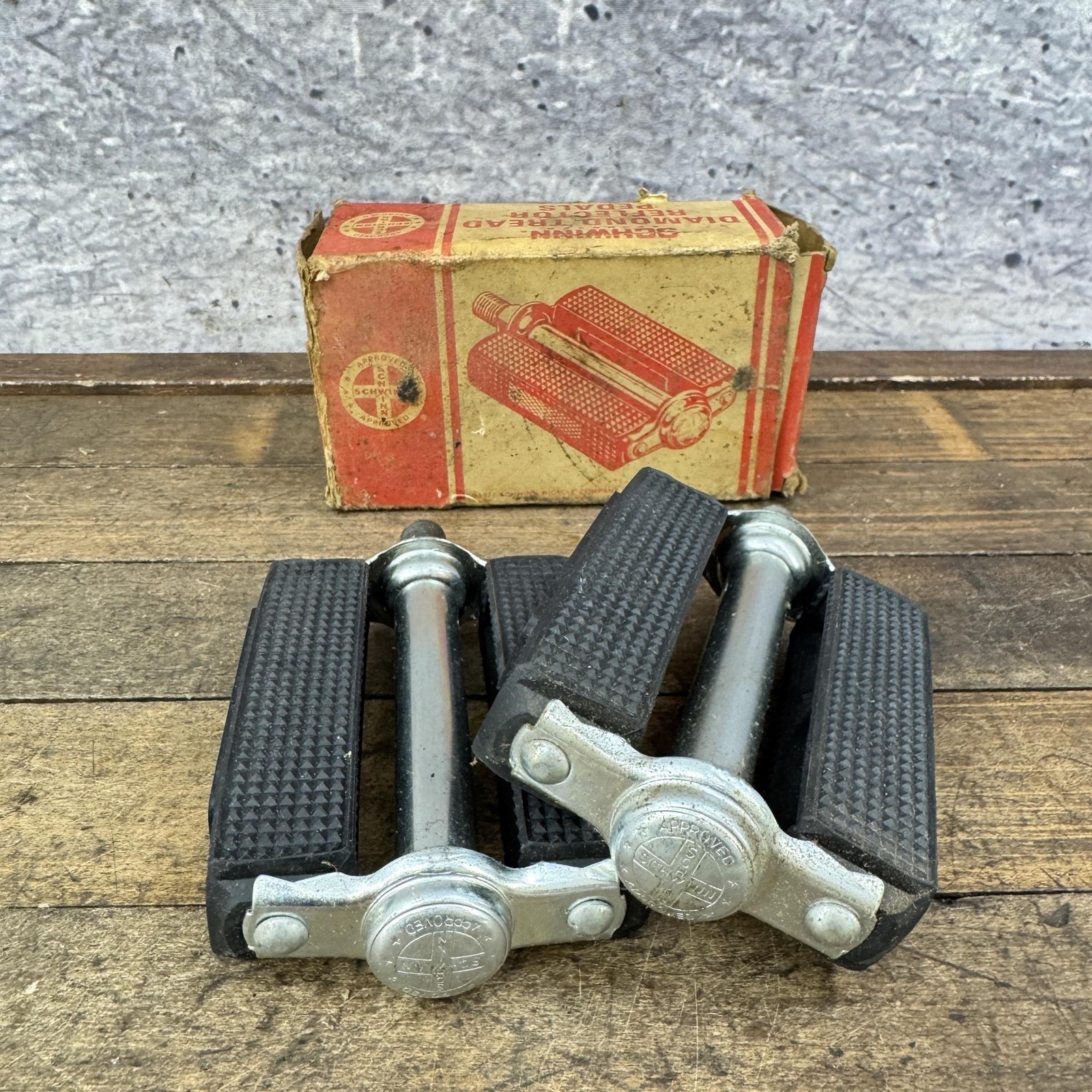 Vintage Schwinn Diamond Tread Reflector Pedals NOS 1/2 Krate Germany Pair