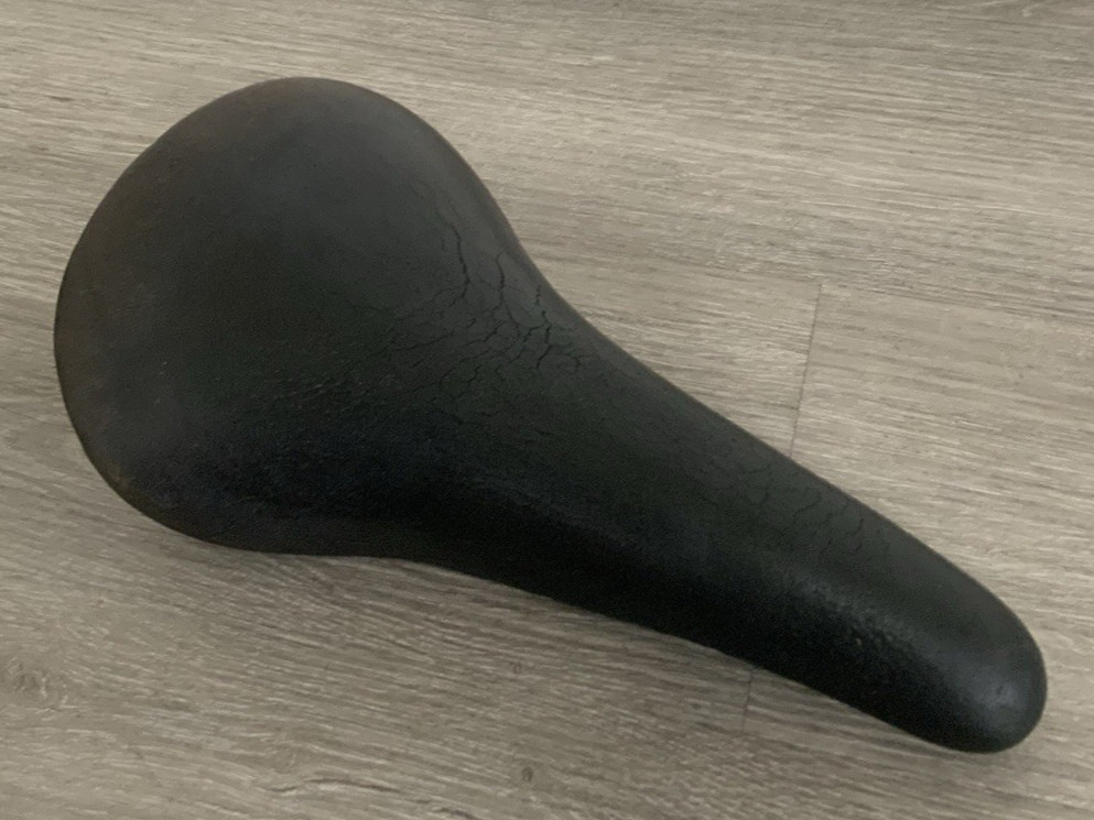 SELLE ITALIA LEATHER ROAD BIKE SADDLE 368 GRAMS 143 MM X 265 MM