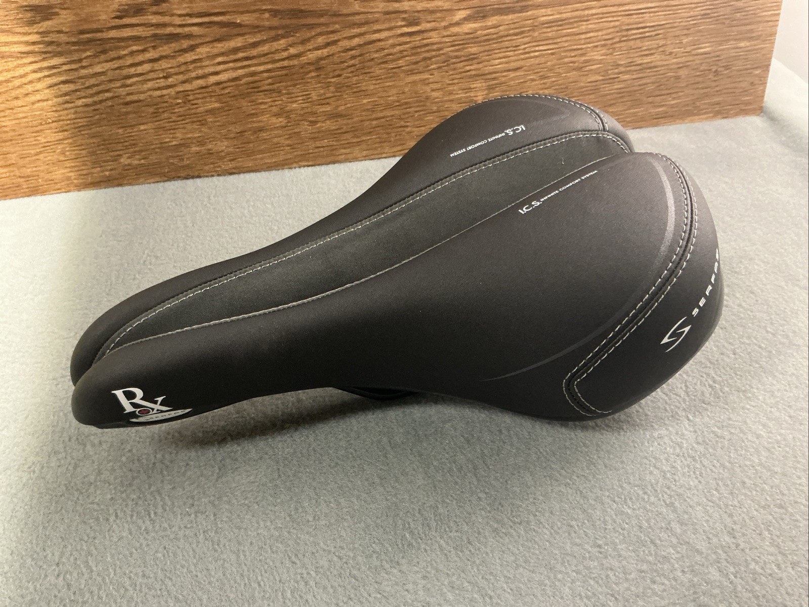 SERFAS RX-921V MEN’S RELAXED ROAD/MTB BIKE SEAT SADDLE 267mm X 171mm UNUSED