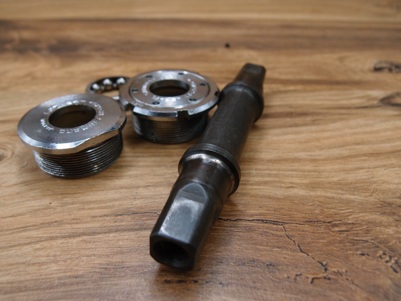 bottom bracket Shimano 600 Arabesque VIA Japa One Key Release 116 mm BSA / 68 mm