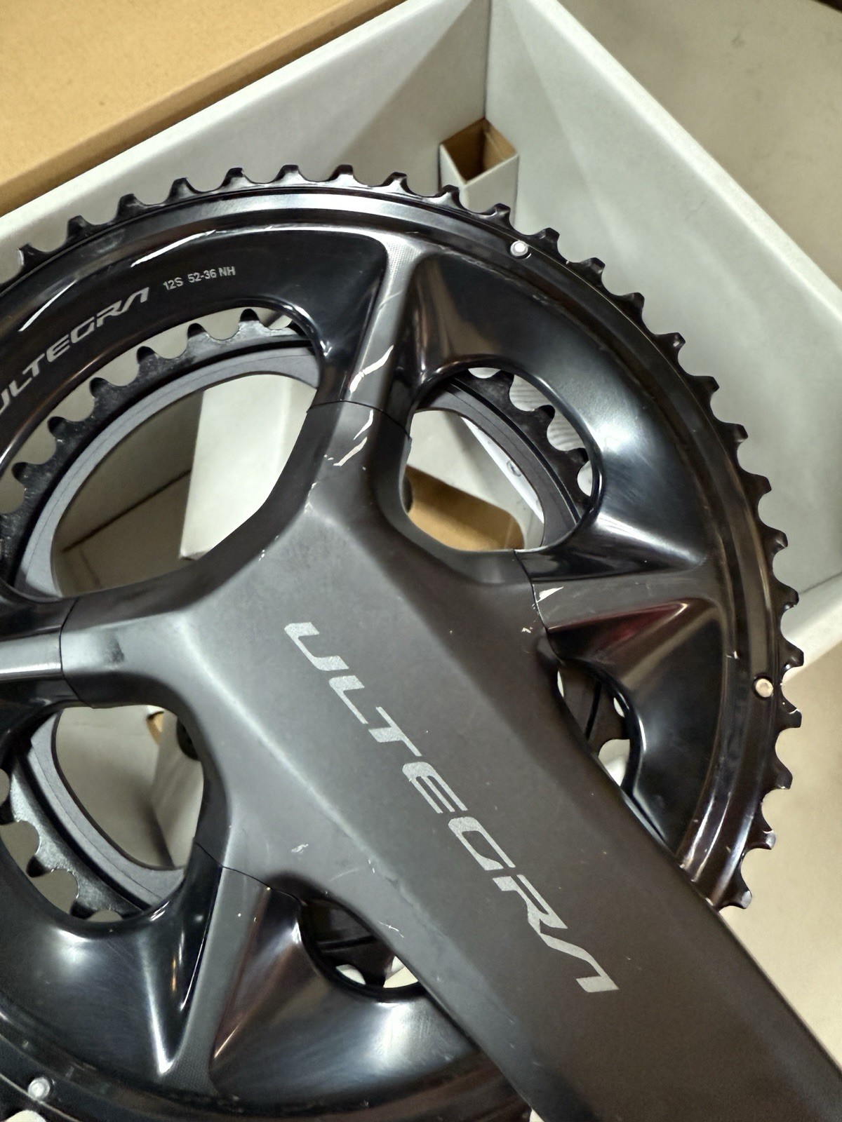 Shimano Ultegra FC-R8100 Crankset – 165mm 12-spd 52/36t – NEW – COSMETIC DEFECT