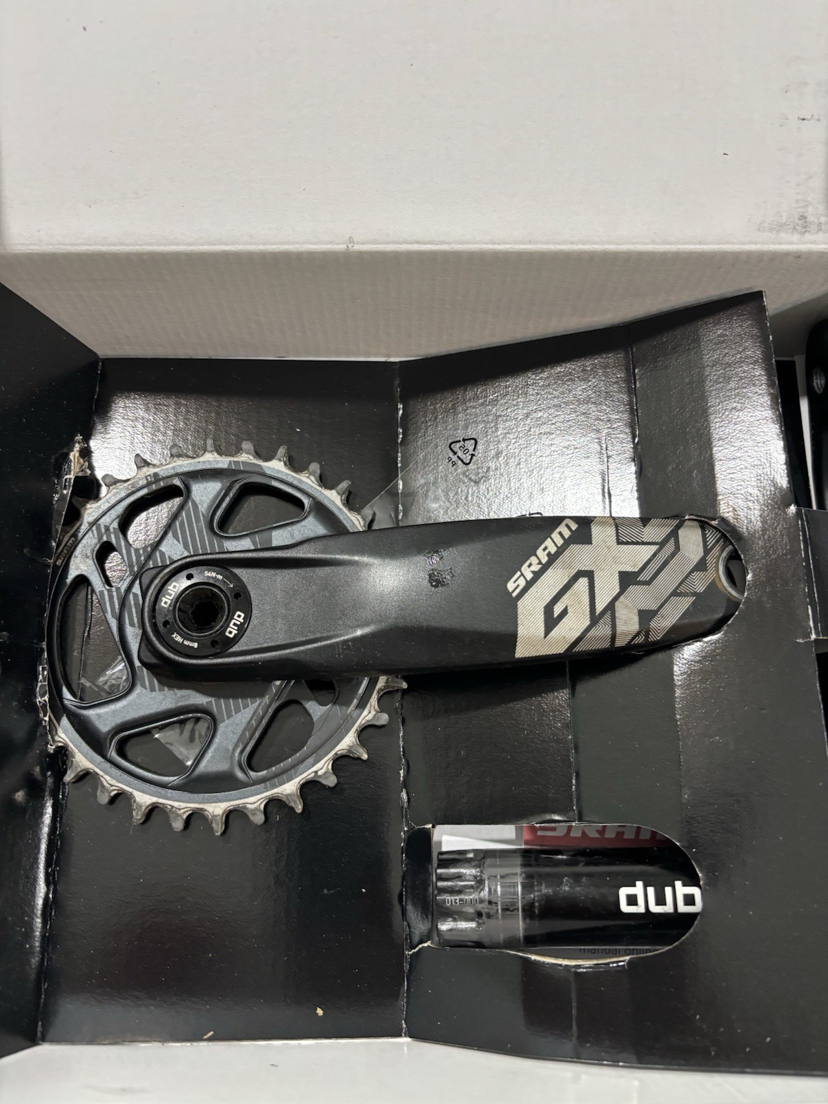 SRAM GX Eagle DUB Carbon Crankset w/ 32T Chainring 175mm Black