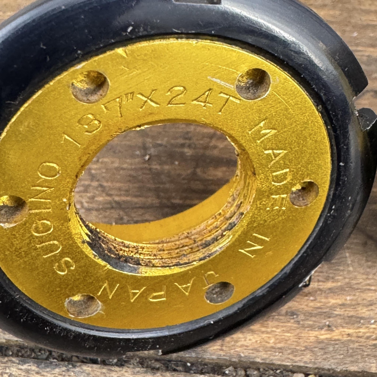 Vintage Sugino 15 Bottom Bracket Gold Alloy Cups Sealed Bearing English 68mm BSA