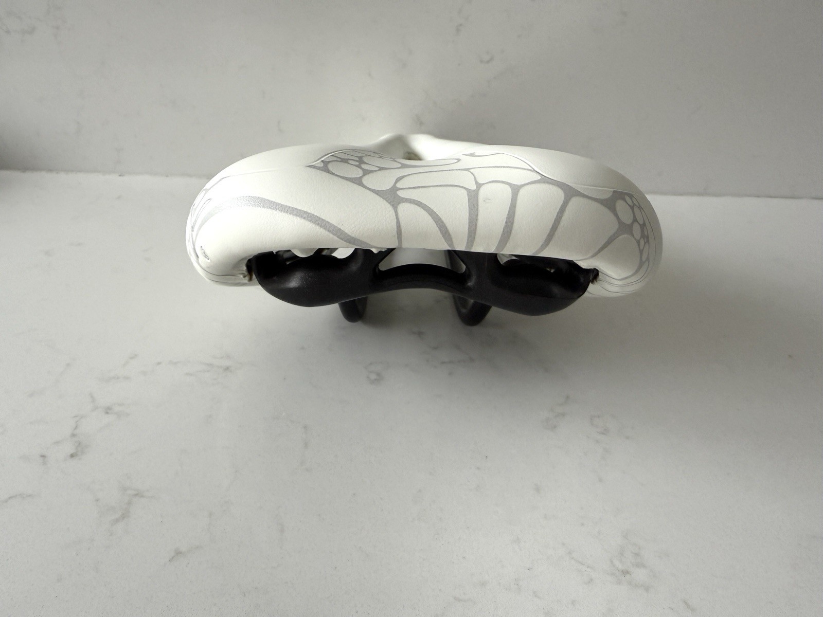 Terry Butterfly Women’s Bicycle Seat Ergonomic Cutout – FEC Alloy Rails – White