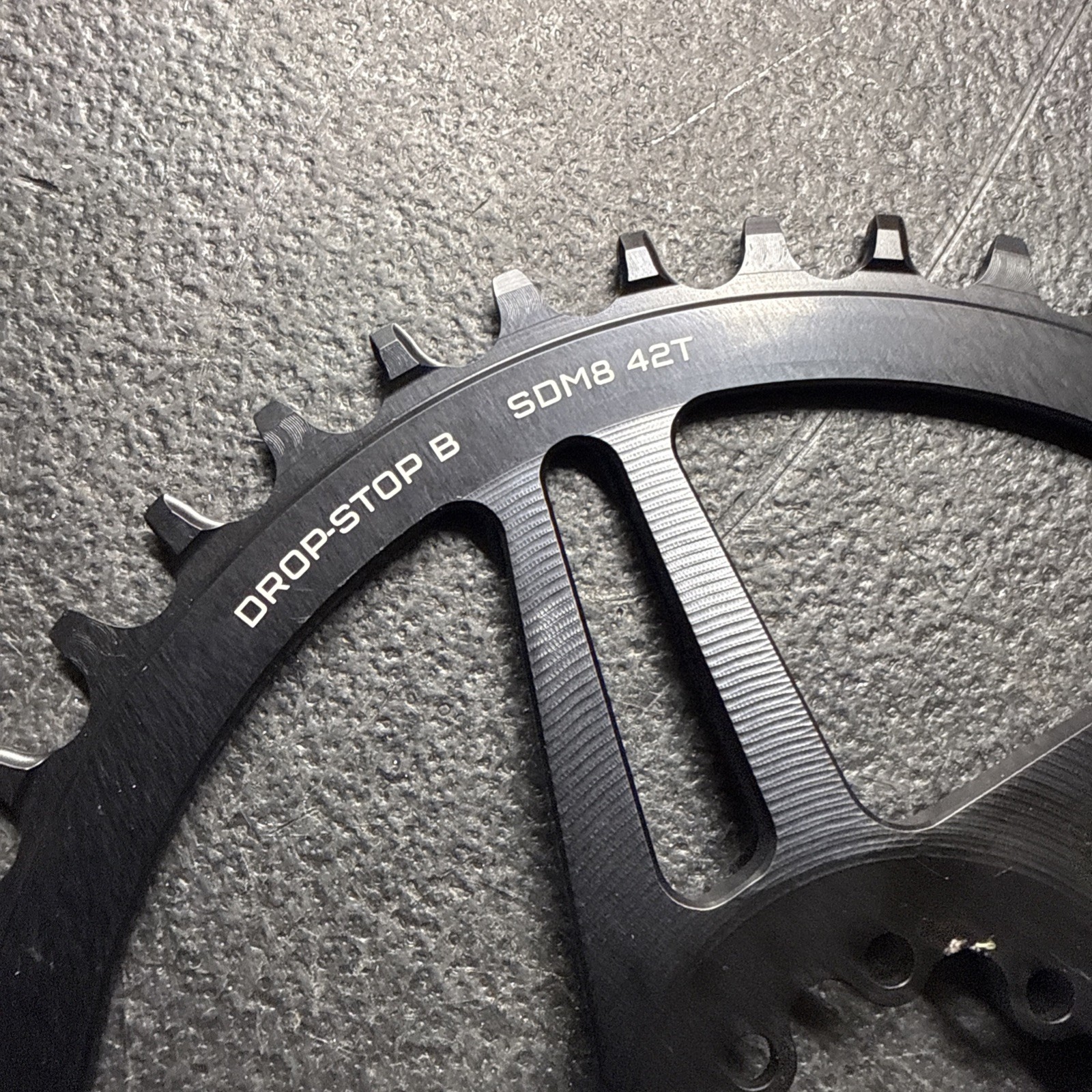 WOLF TOOTH SRAM DIRECT MOUNT 8-BOLT CHAINRINGS 42T, DIRECT MOUNT BLACK