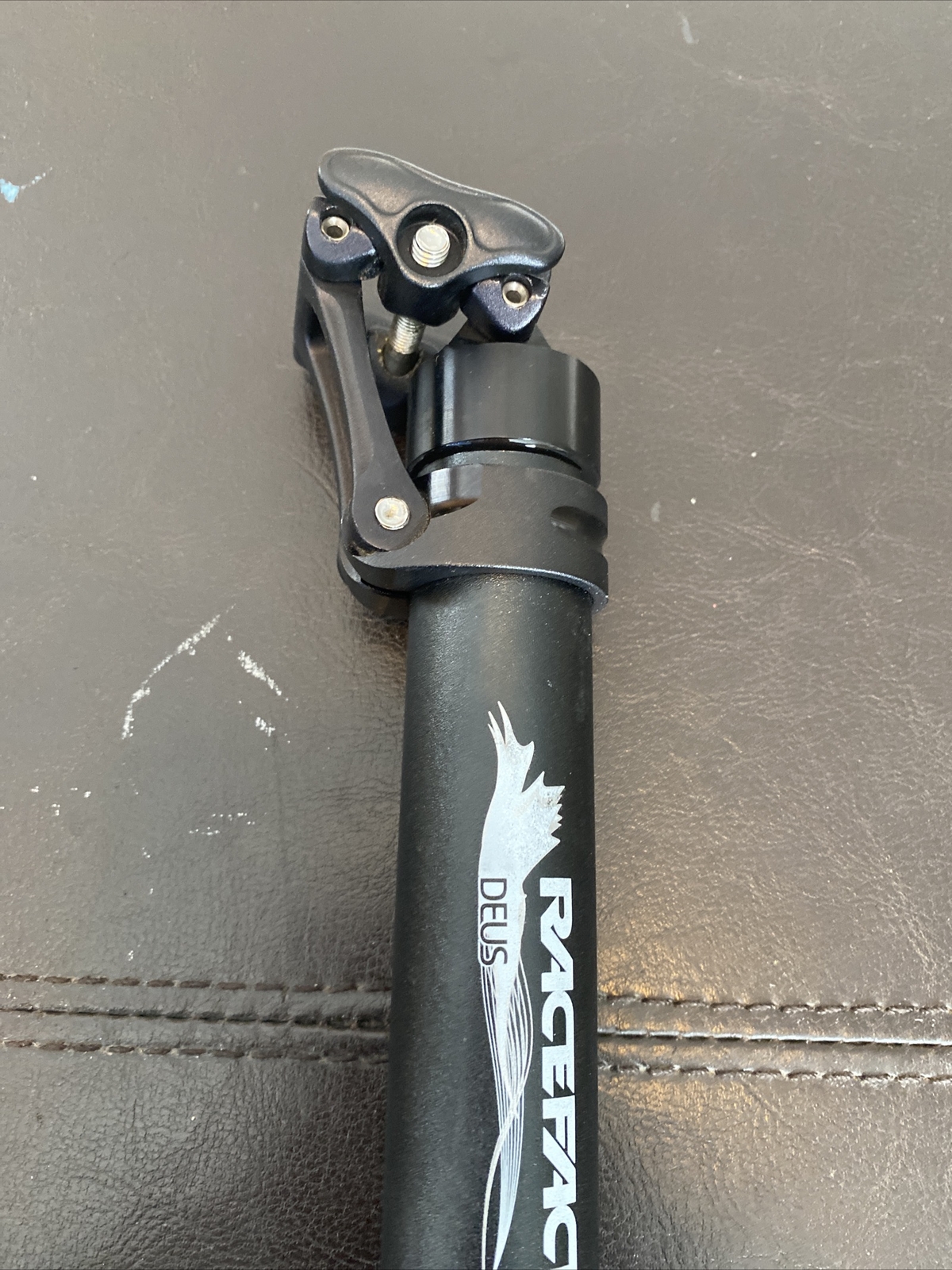 Race Face 30.9x365mm Deus Set Back Seat Post