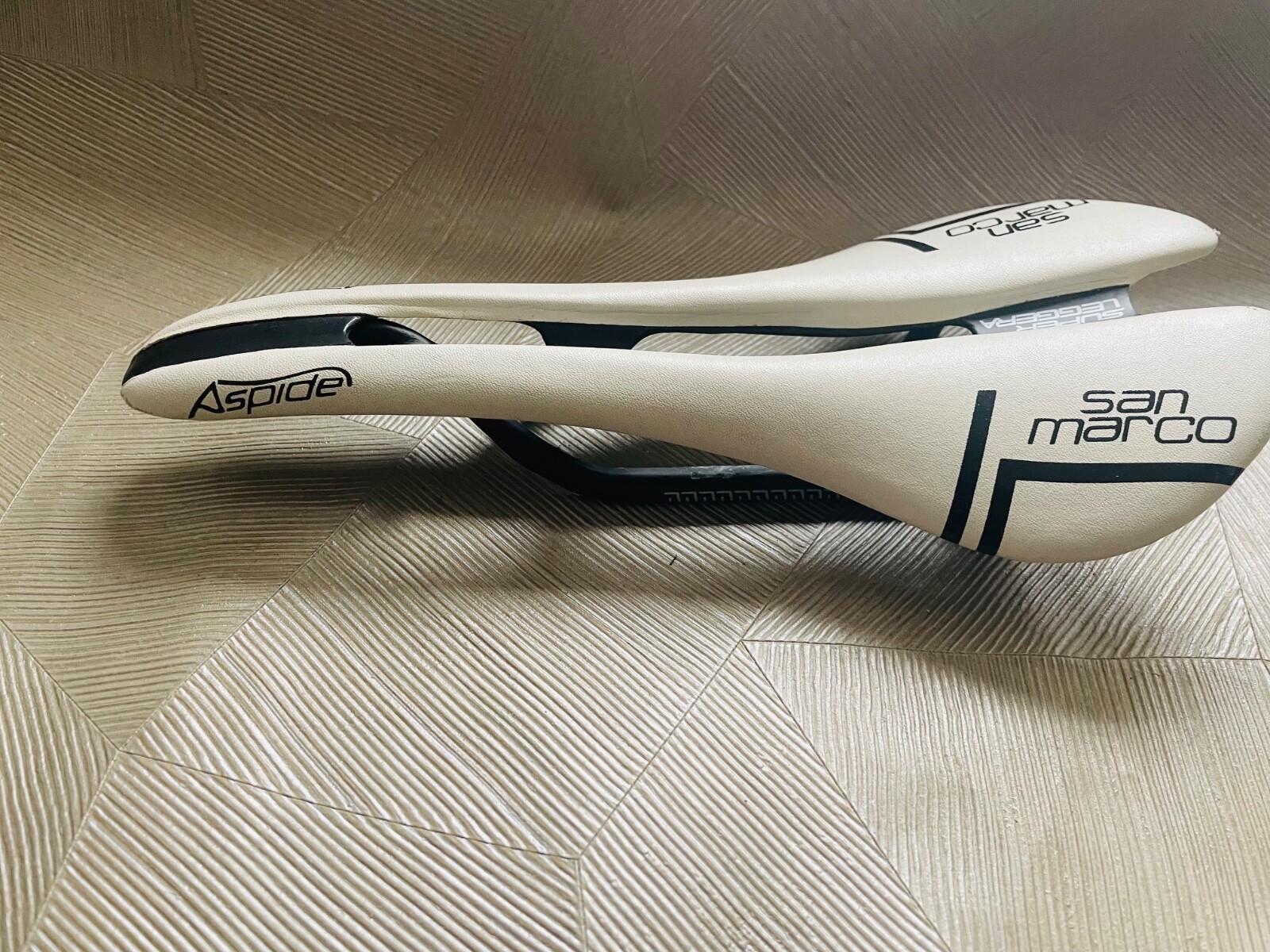 San Marco Aspide Superleggera 105G Carbon lightes Saddle VGC