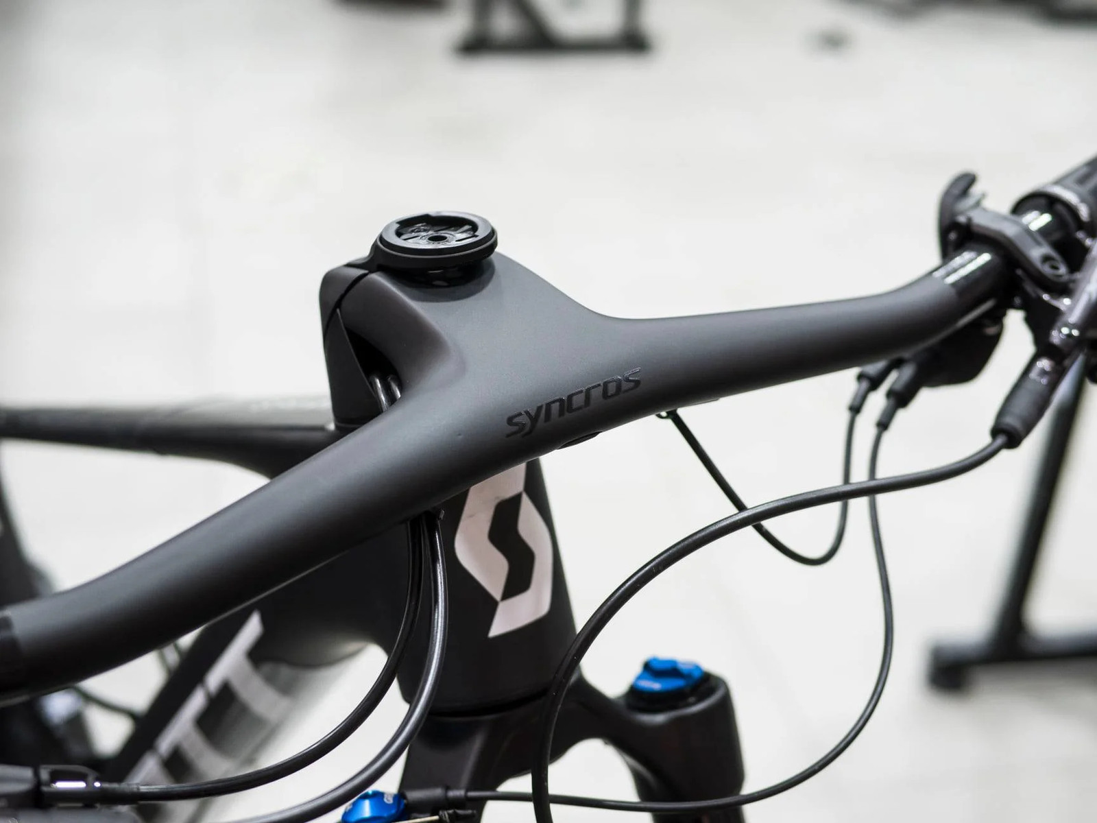 740MM -20° Degree Carbon Integrated Cockpit MTB Handlebar with Titanium Screws
