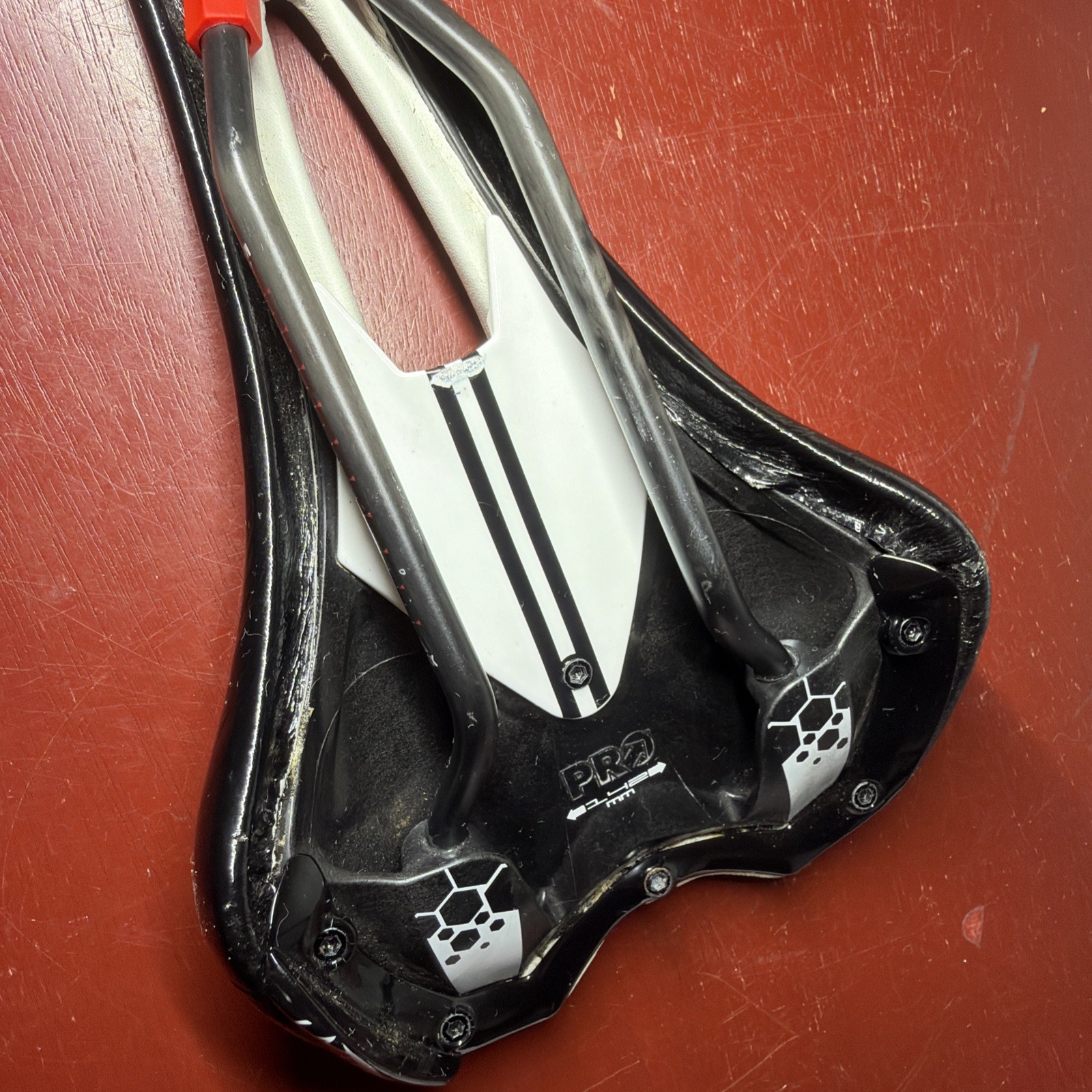 Shimano PRO Griffon carbon rail saddle 142mm