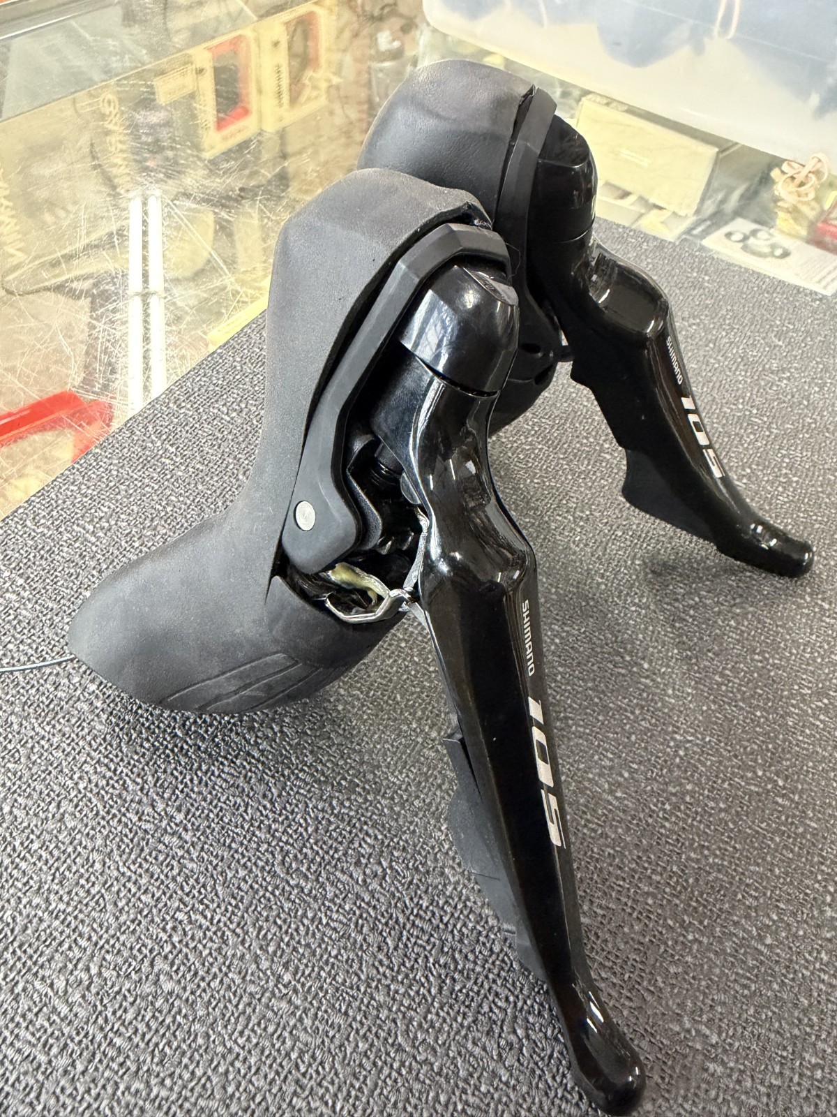 Shimano 105 11-Speed Hydraulic Disc Mechanical Shifters (CALIPERS NOT INCLUDED)