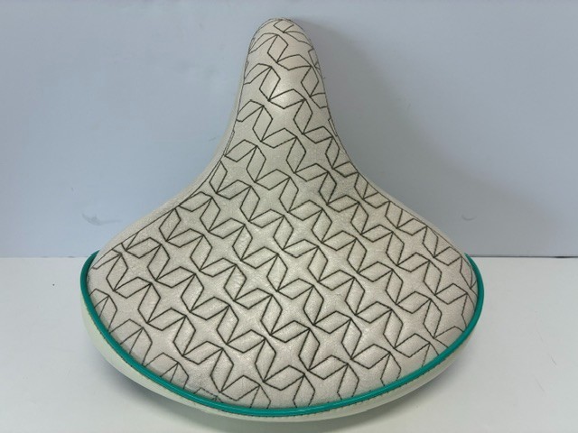 Schwinn Cruiser Wide Comfort Saddle Bike Seat Dual Springs Quilted White/Teal