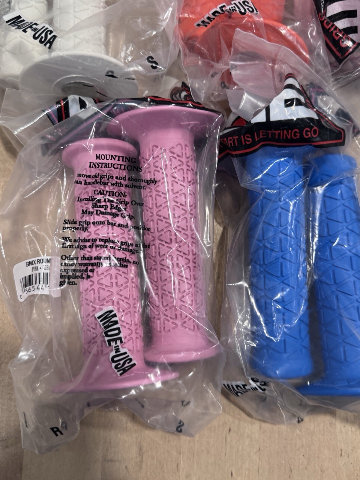 LOT OF 8 NEW AME BMX GRIPS ASSORTED COLORS OLDSCHOOL GT HARO REDLINE