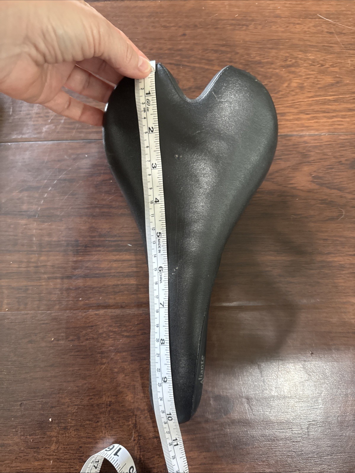 fi’zi:k Aliante Sport Road Bike Saddle Titanium Rails 7x7mm