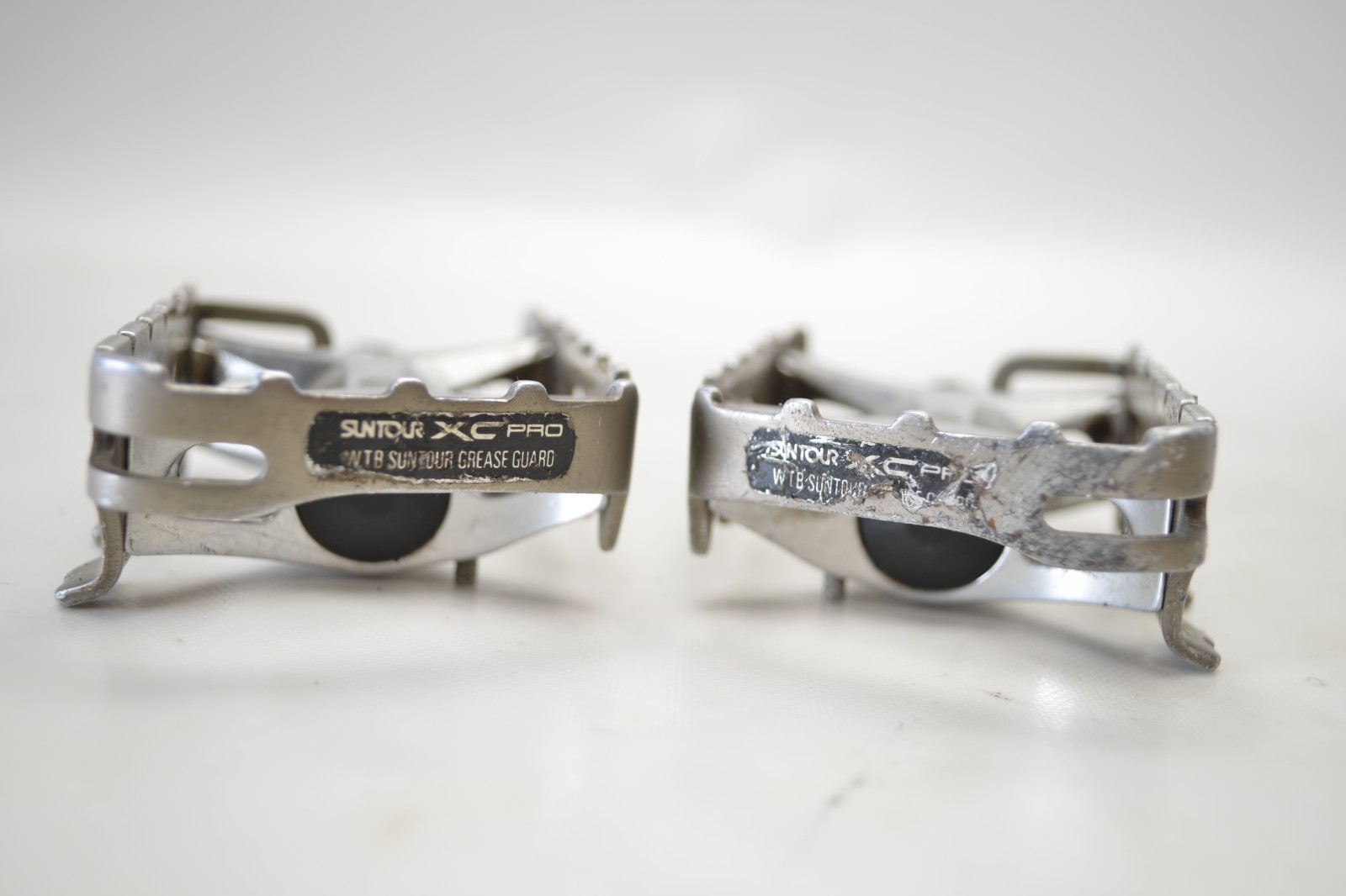 SUNTOUR XC PRO GREASE GUARD ALLOY MOUNTAIN BICYCLE PLATFORM PEDALS 9/16 X 20 TPI