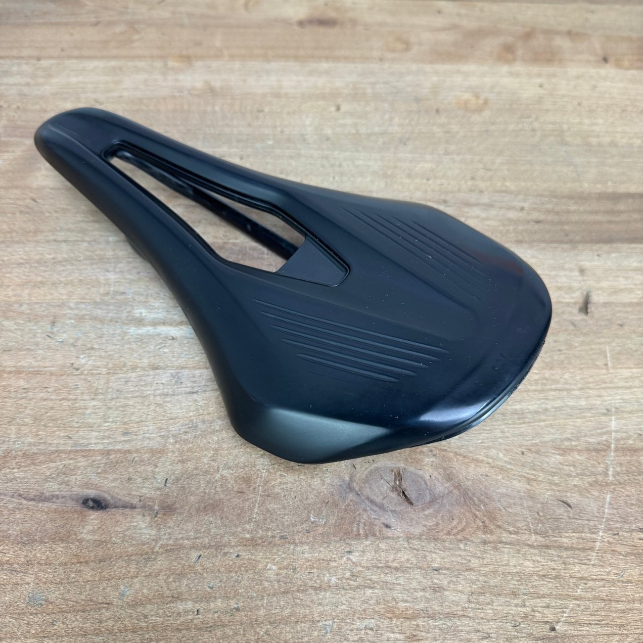 Fizik Argo Vento R1 140mm 7x9mm Carbon Rails Bike Saddle 193g