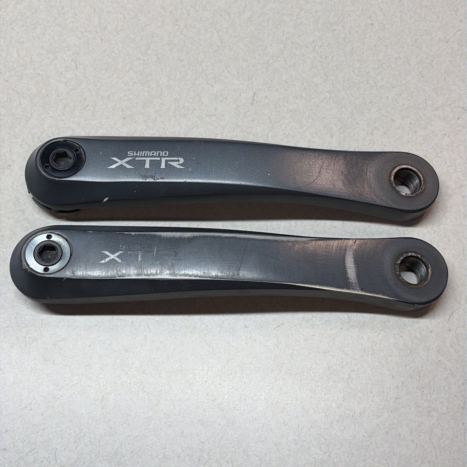 Shimano XTR FC-M952 Crank Arms 175mm arms with lock ring, NO chainrings.