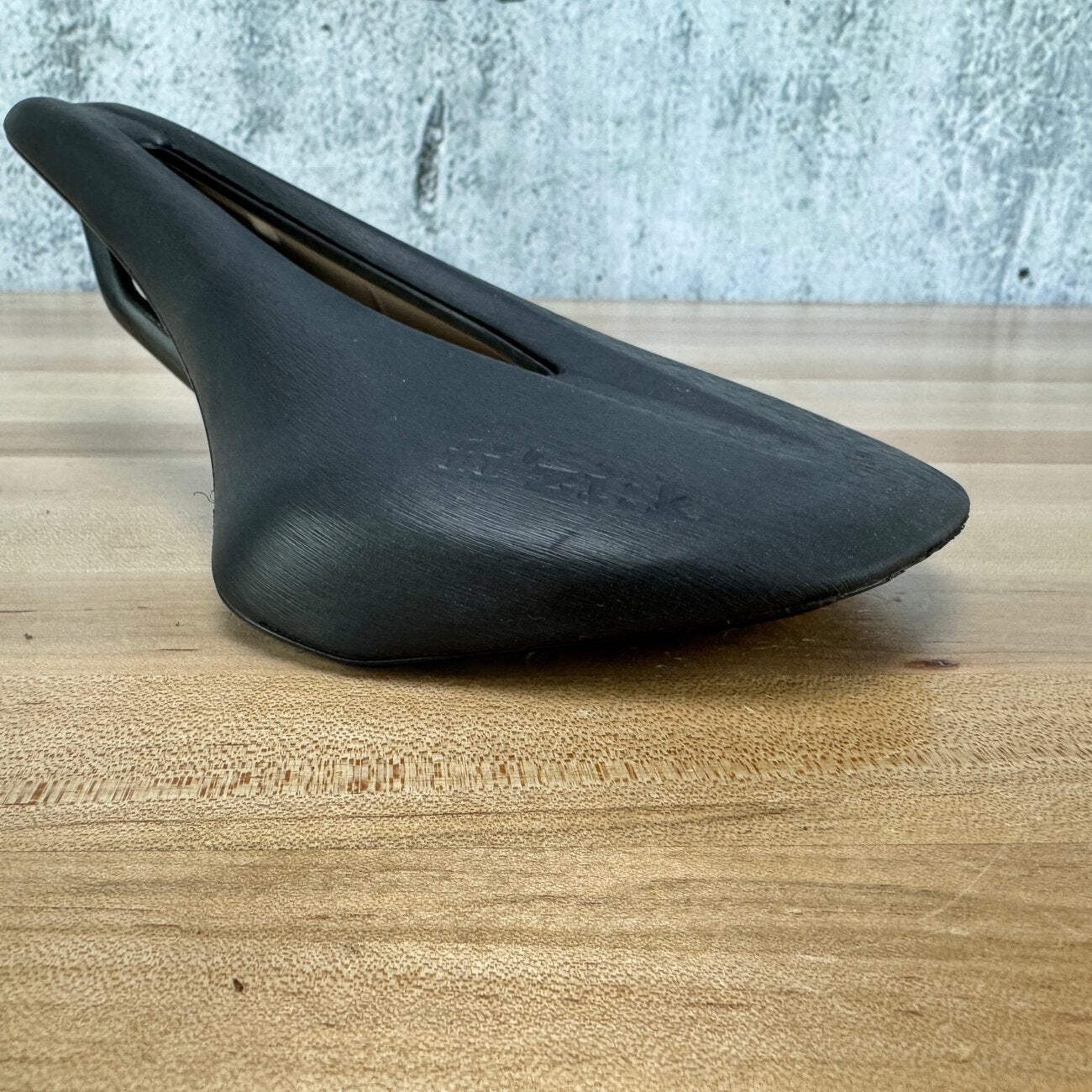 Fizik Argo Tempo R1 Mobius Vento 7x9mm Carbon Rails 150mm Saddle 150g