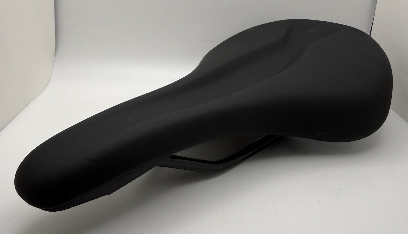 NOS Specialized Body Geometry Bridge Bicycle Seat 143mm