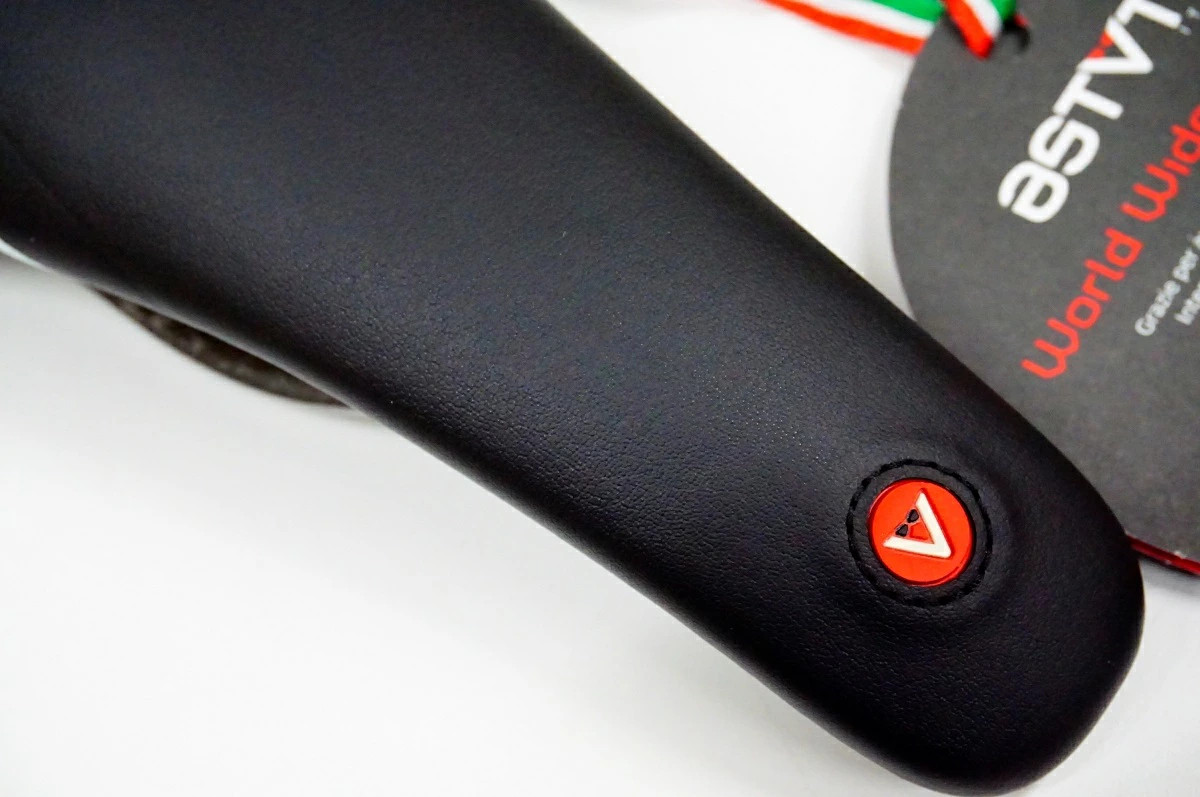 Used Astute Rush Saddle / Baichari Osu