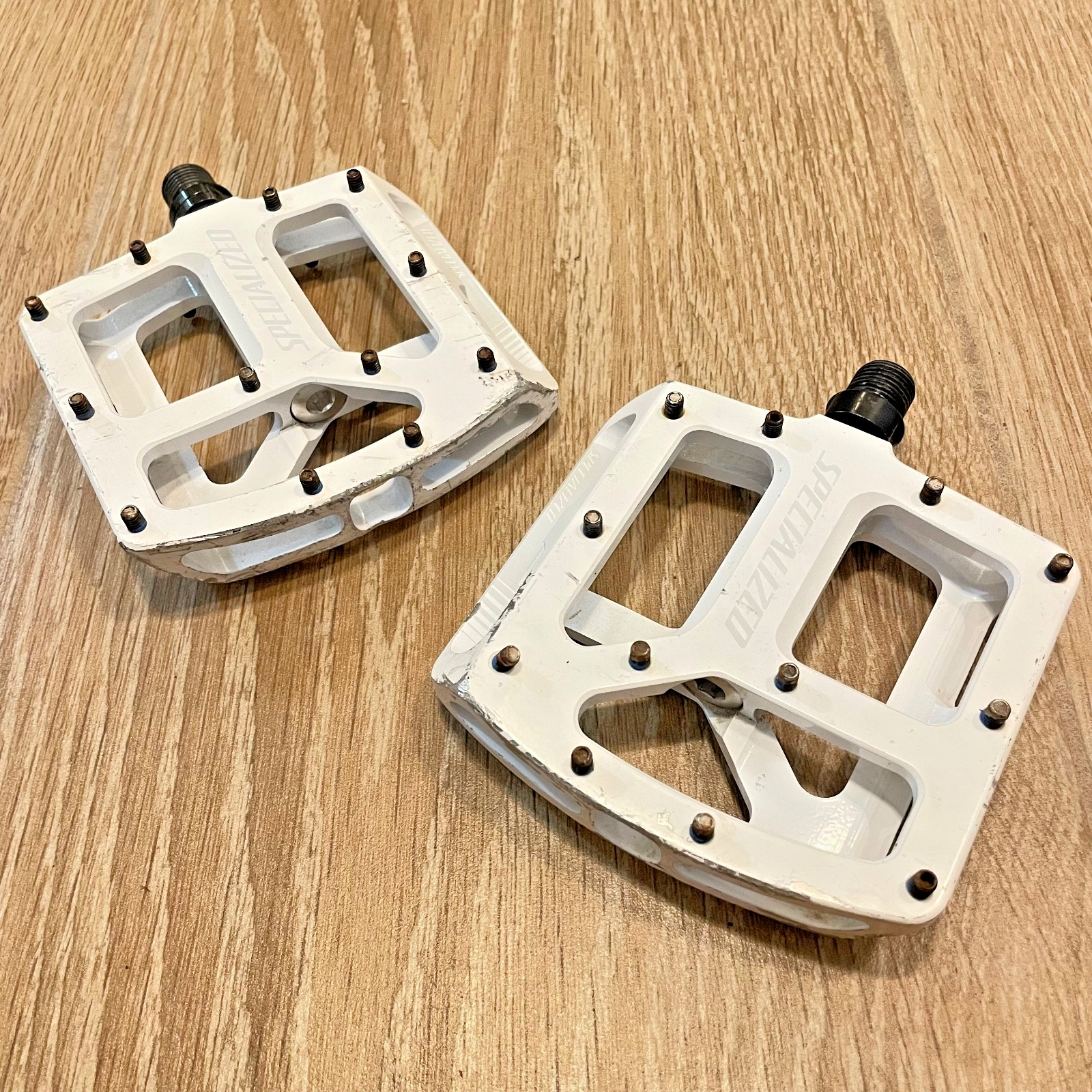 Specialized Bennies Flat Mountain Bike Pedals 9/16 White Downhill Enduro MTB DH