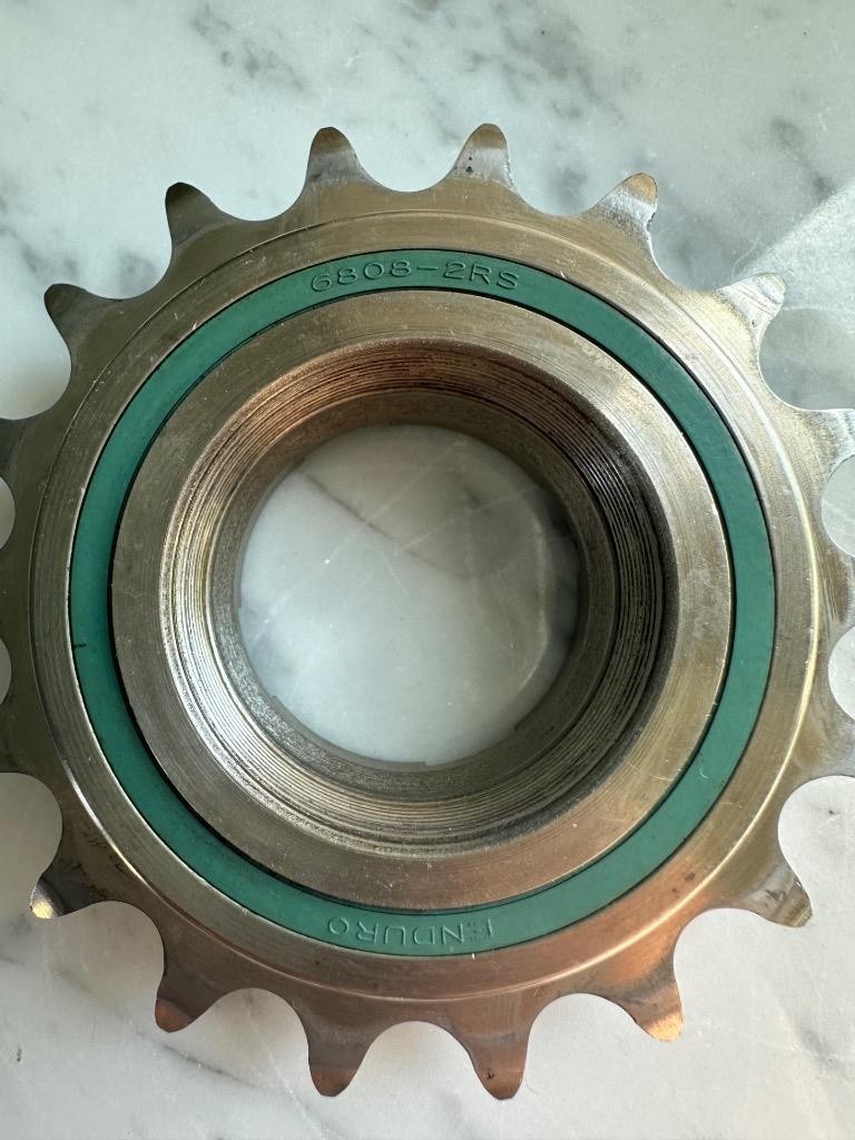 White Industries ENO Freewheel 18 Tooth Red & Enduro Bearings – Single Speed