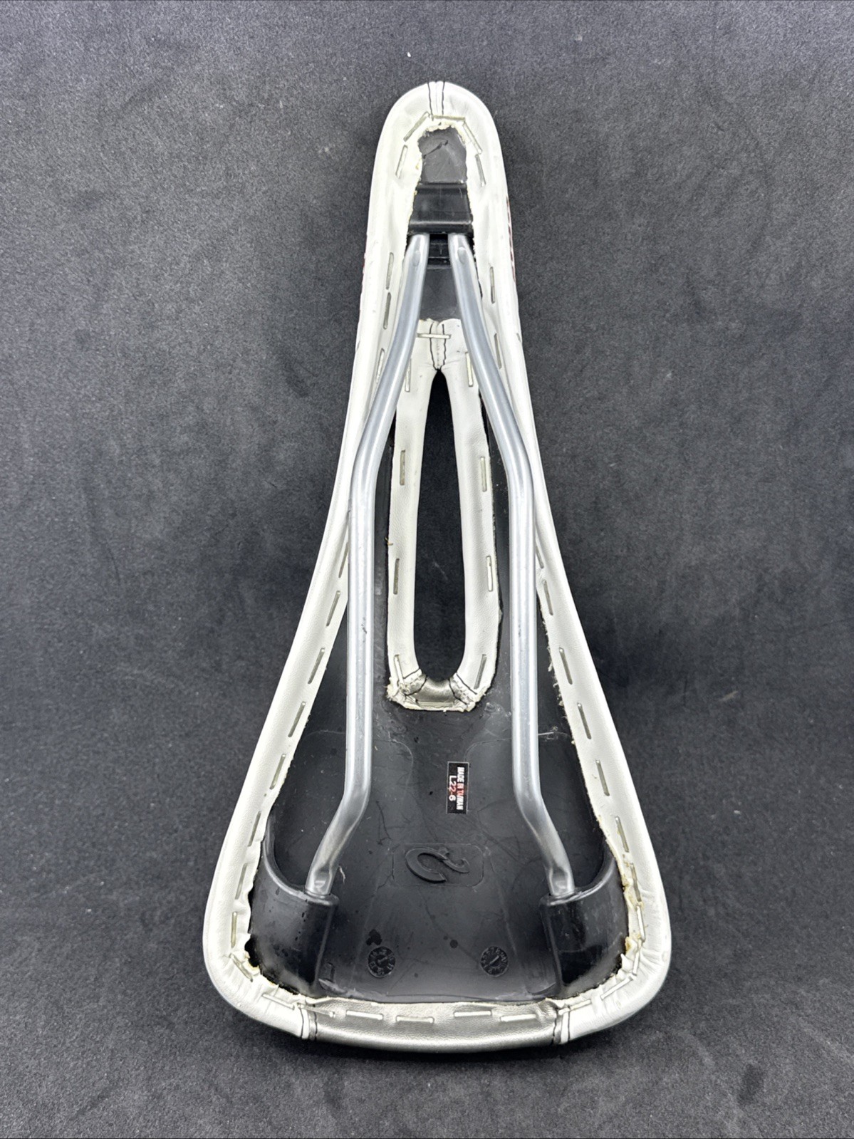 Cobb PLUS White Silver Red 132mm Hollow Cro-Mo Rail Road Cutout Saddle 302 Grams