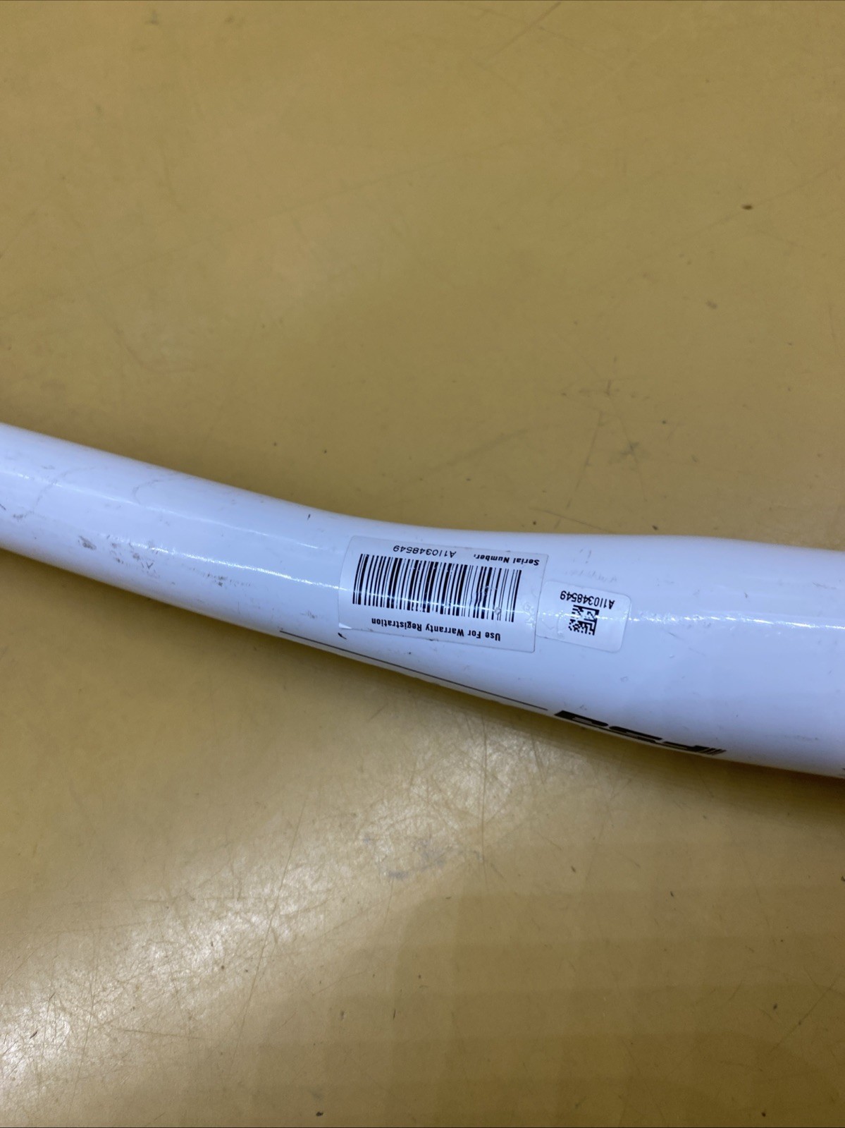 White FSA V-Drive Aluminum 600mm x 9* x 4* x 31.8 Flat Handlebar