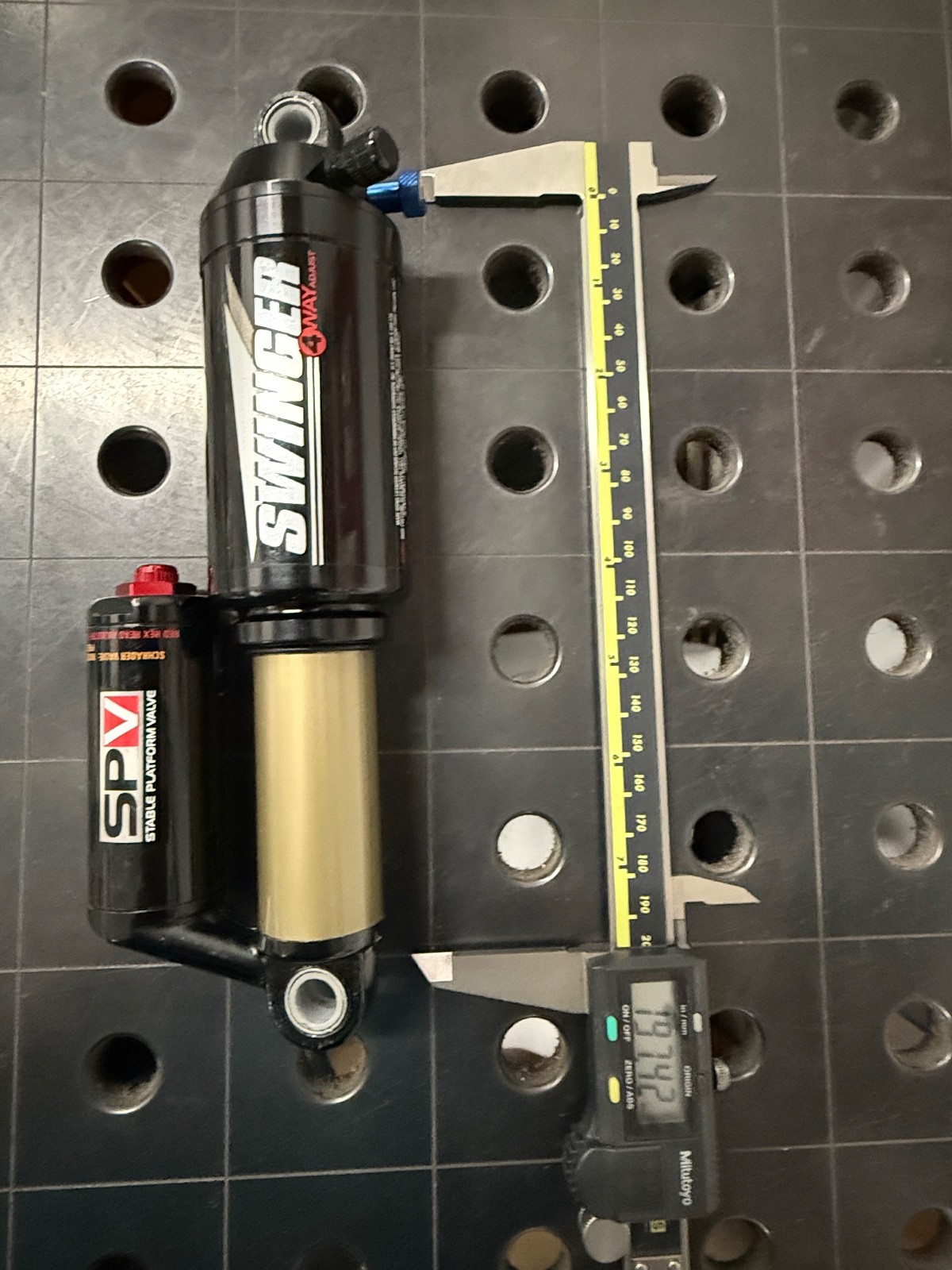 Manitou Swinger 4‑Way Adjust SPV Shock 200mm Eye‑to‑Eye Mountain Rear Suspension