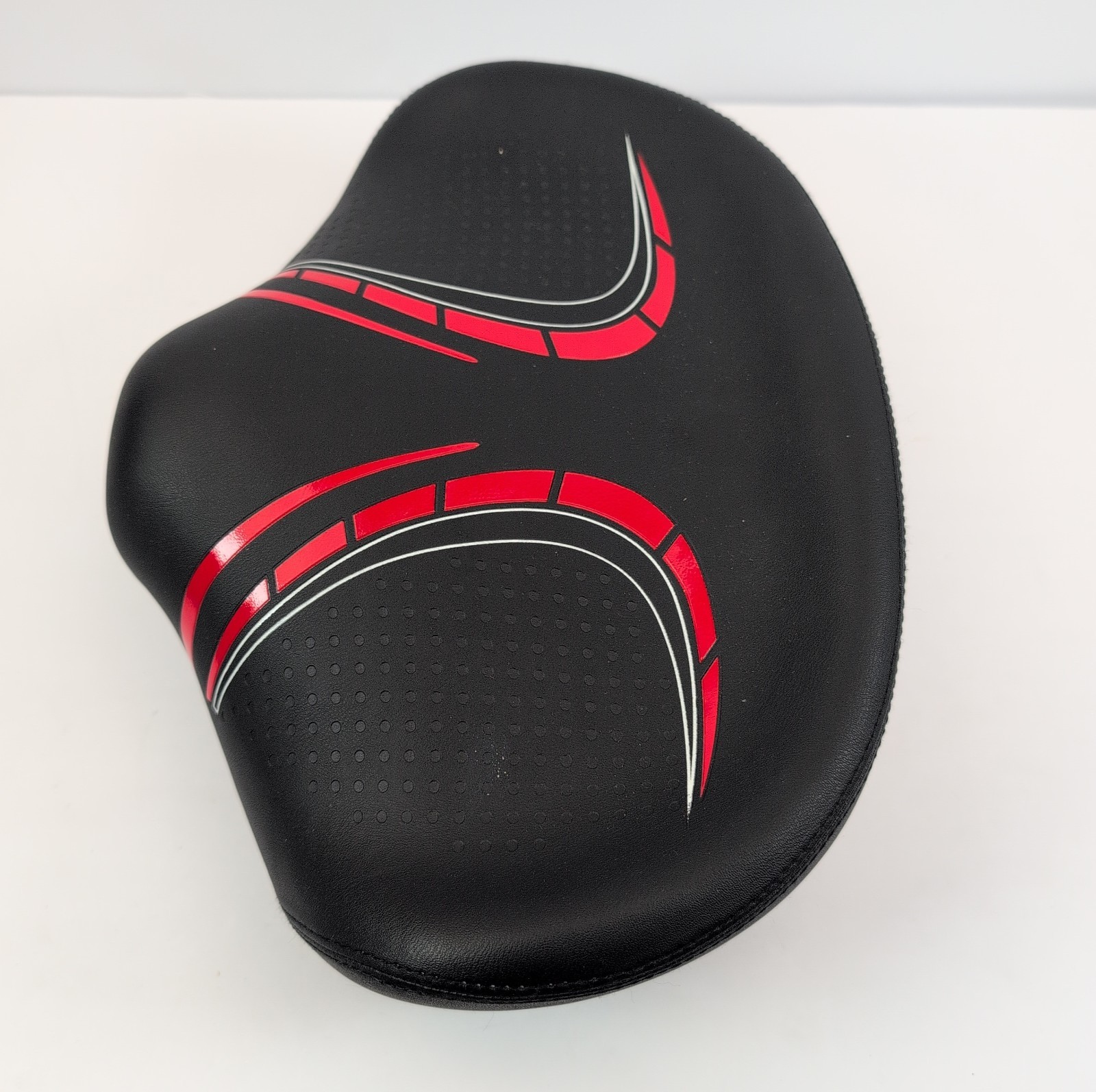 BLUEWIND Noseless Oversized Bike Seat Wide Bicycle Saddle Comfort With Backrest
