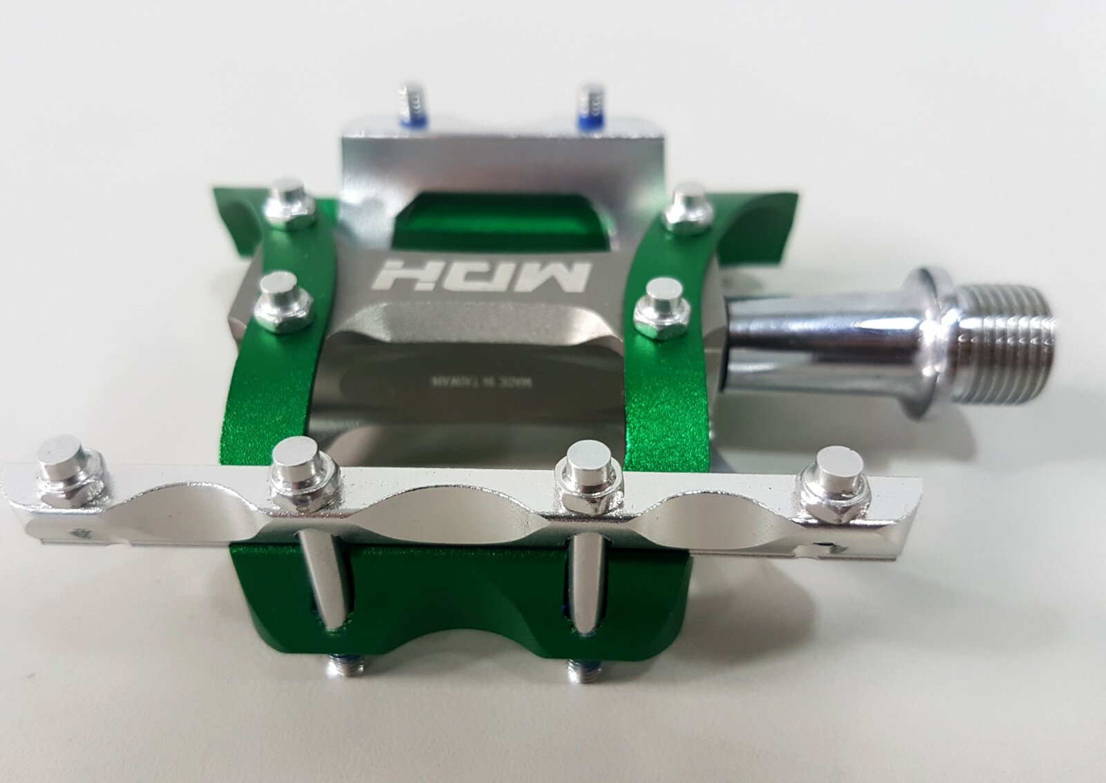 MDH Change – Small Area PVB03 275g 92x75x30mm Bicycle Pedal Silver Green