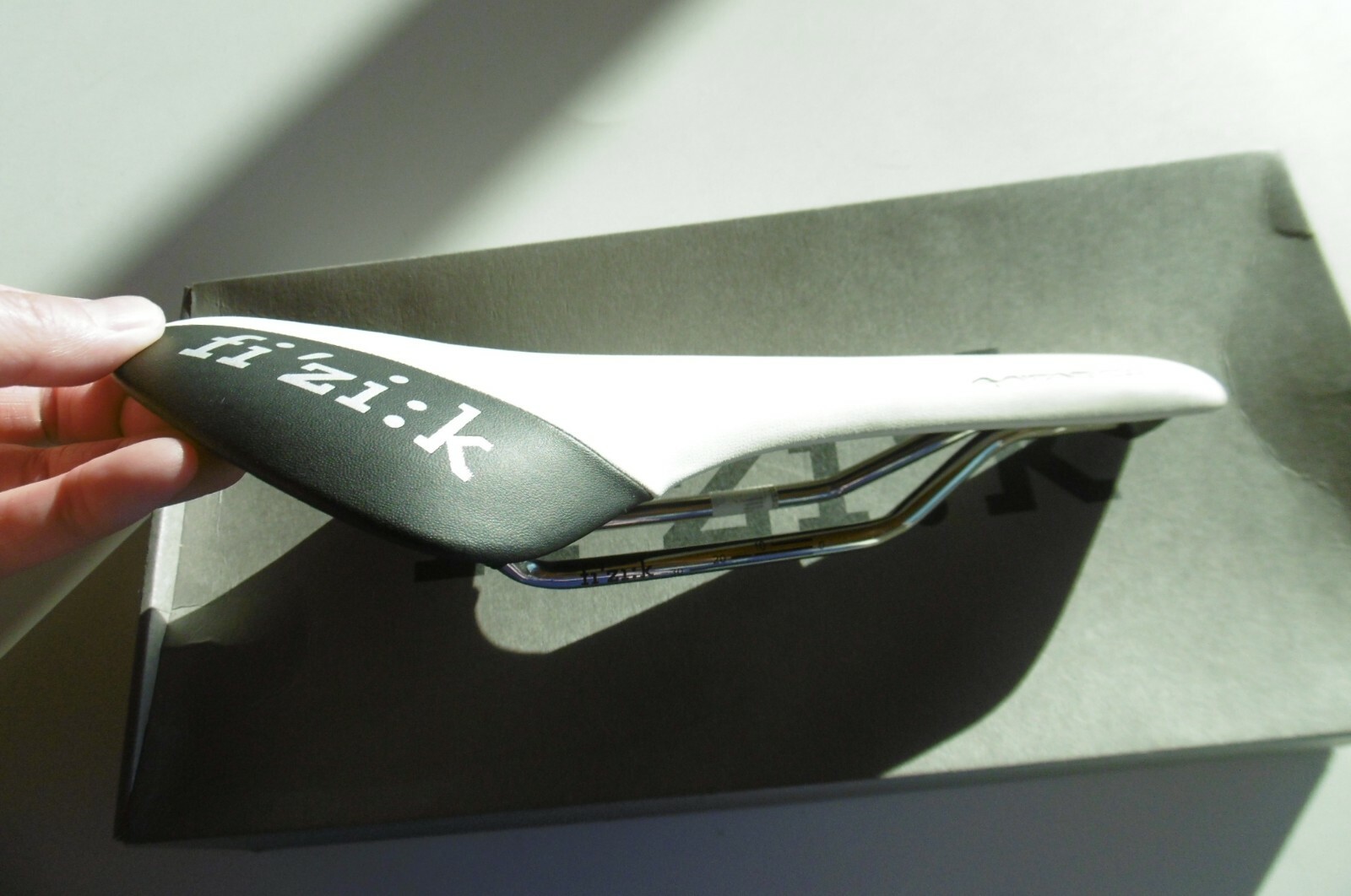 Fizik Antares Kium Saddle 185g Handmade In Italy Black/White New