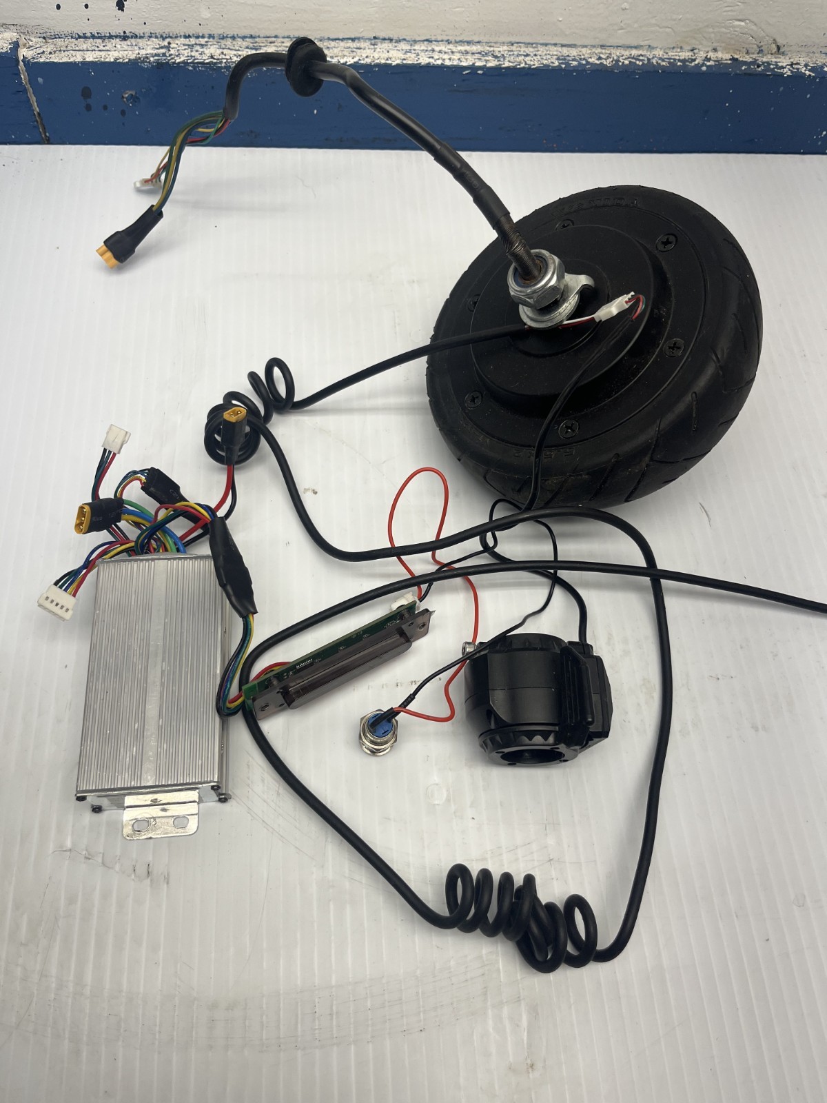 5 Inch 24V Brushless Hub Motor for Scooter W/ 24v Speed Controller and Throttle