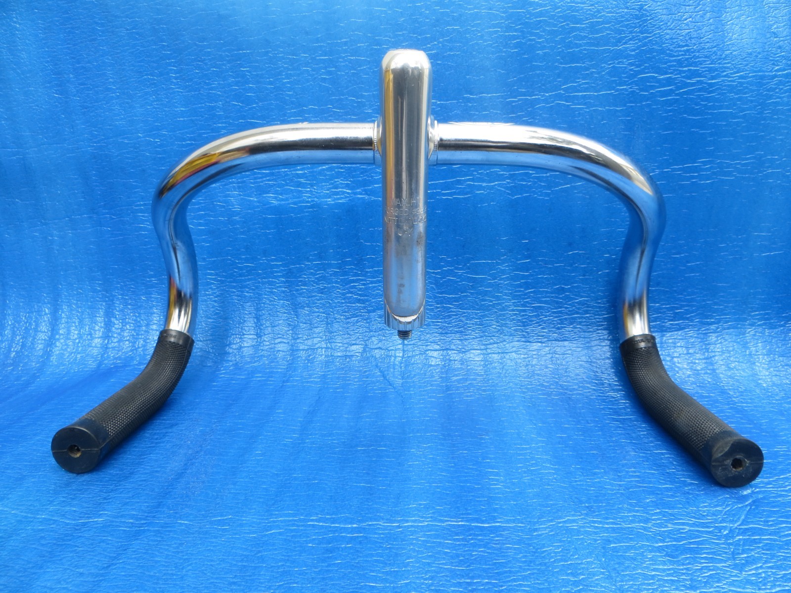 Nitto B123 Steel 370mm NJS Handlebar + Nitto Jaguar 80mm AA Stem + Soyo Grips