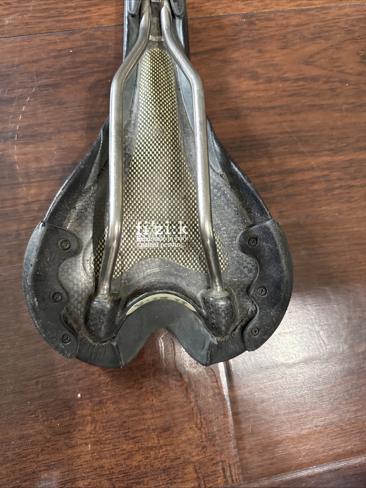 fi’zi:k Aliante Sport Road Bike Saddle Titanium Rails 7x7mm