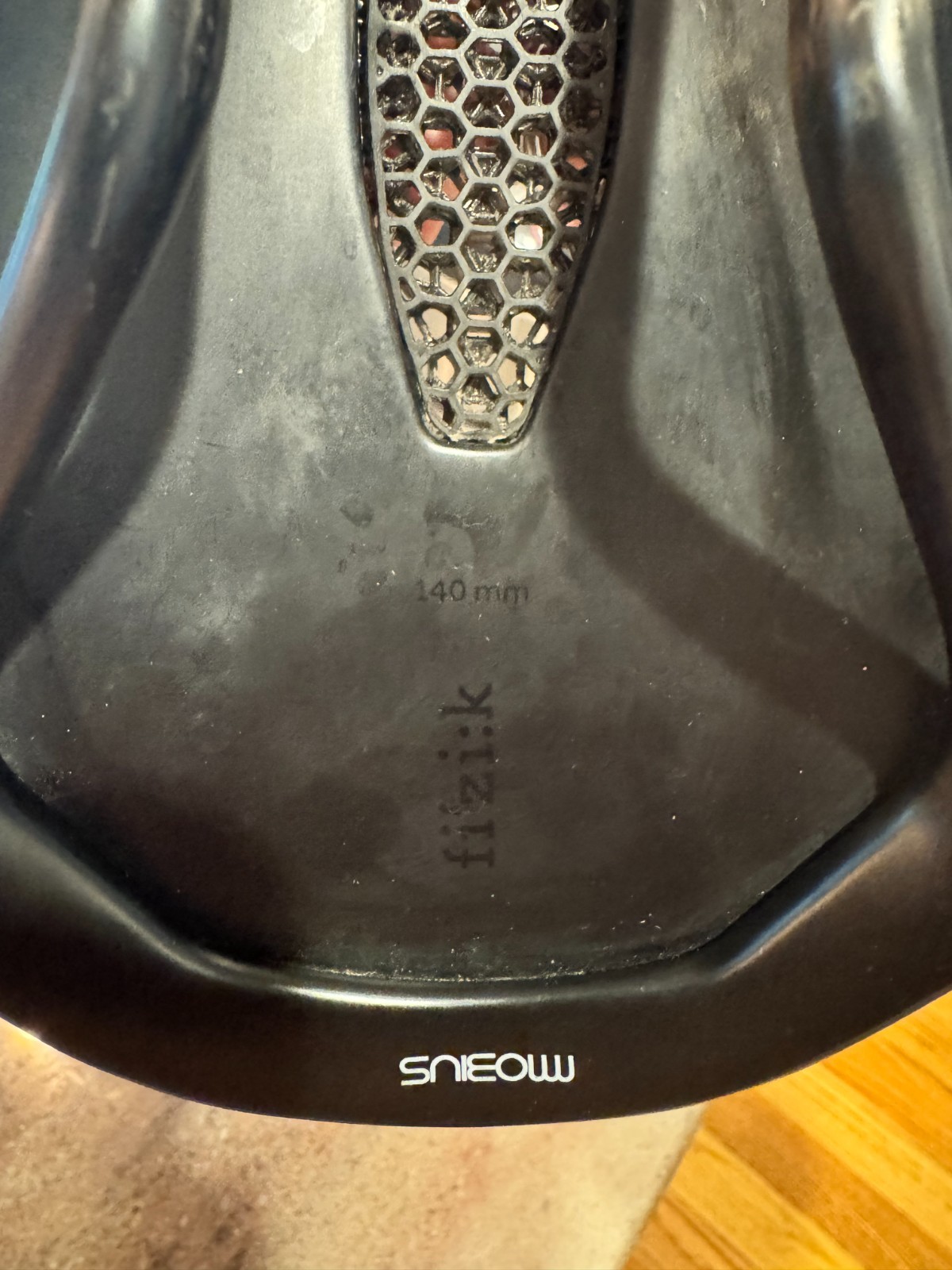 EUC Fizik Argo Vento Adaptive 00 7x9mm Mobius Carbon Rails 140mm 3D Saddle