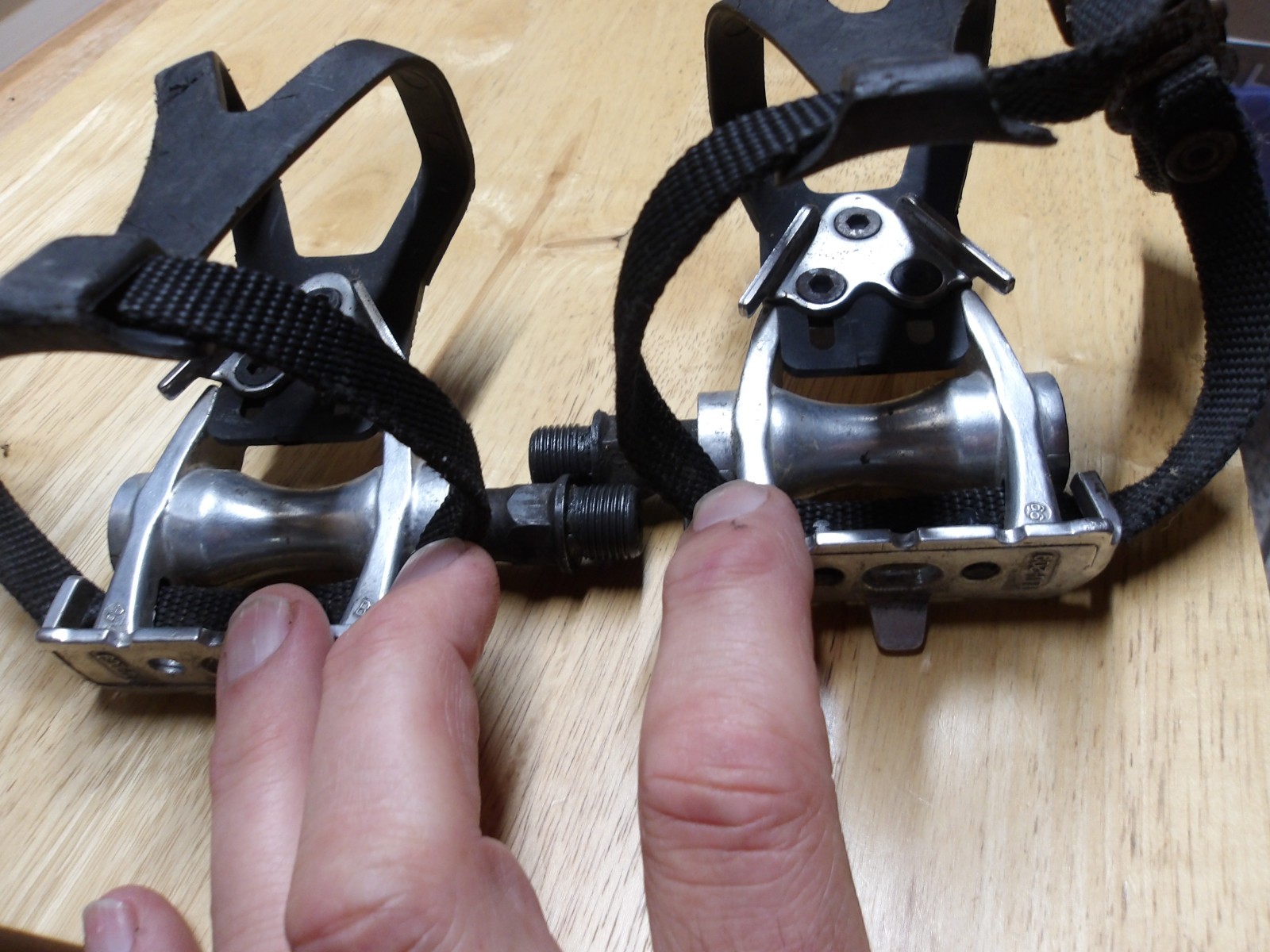Wellgo LU-209 Road Bike Aluminum 9/16″ Toe Clip Pedals – Silver