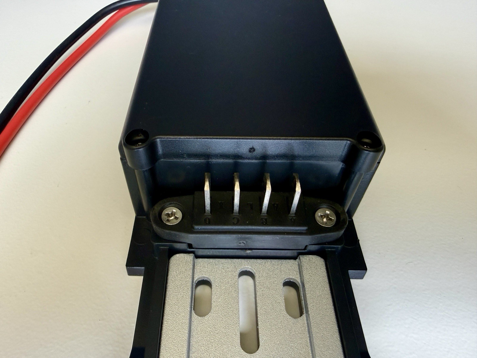068 XT60 E-Bike Battery Mount Base Cradle Rail Hailong Shark Style 4-Pin Untest