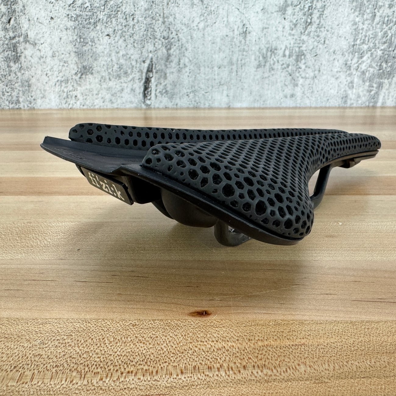 Fizik Antares VS Evo Adaptive 7x9mm Carbon Rails 139mm Bike Saddle 184g