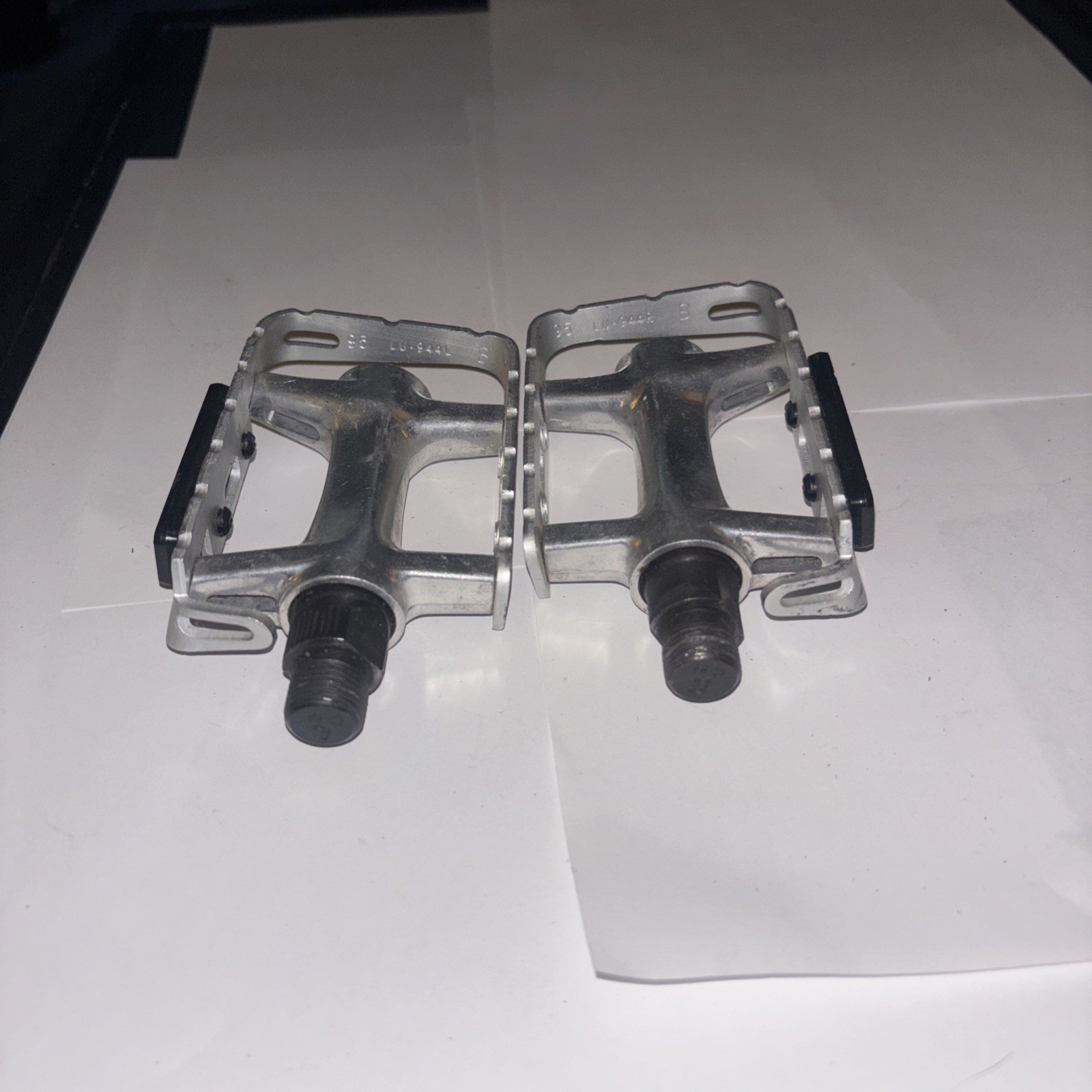 Wellgo LU-944 Mountain Biking Road Touring Pedals 9/16″ Silver Color