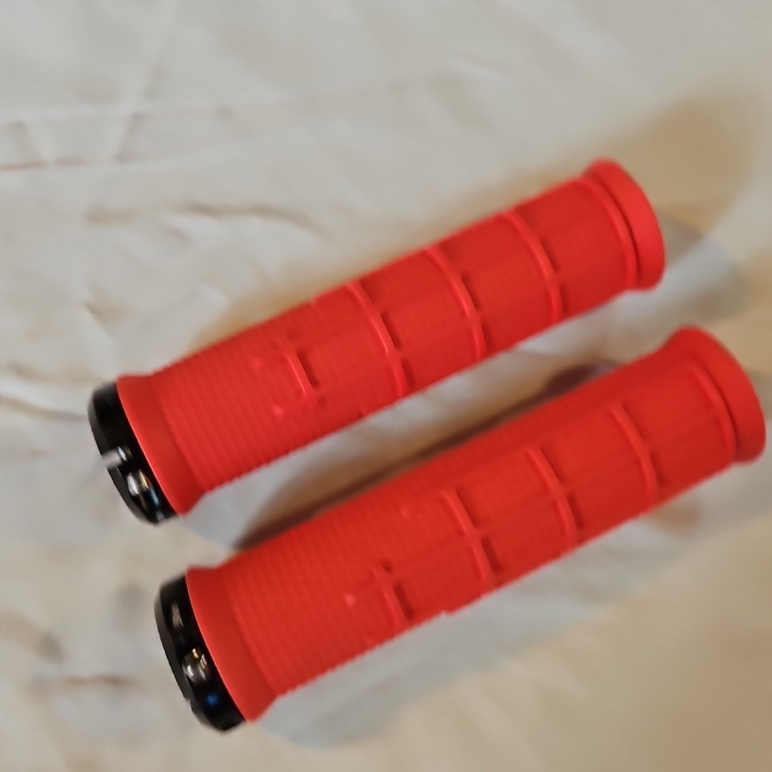 NIB Giant Tactal Pro Single Lock On Grips 132mm Wide on design 35 mm diameter