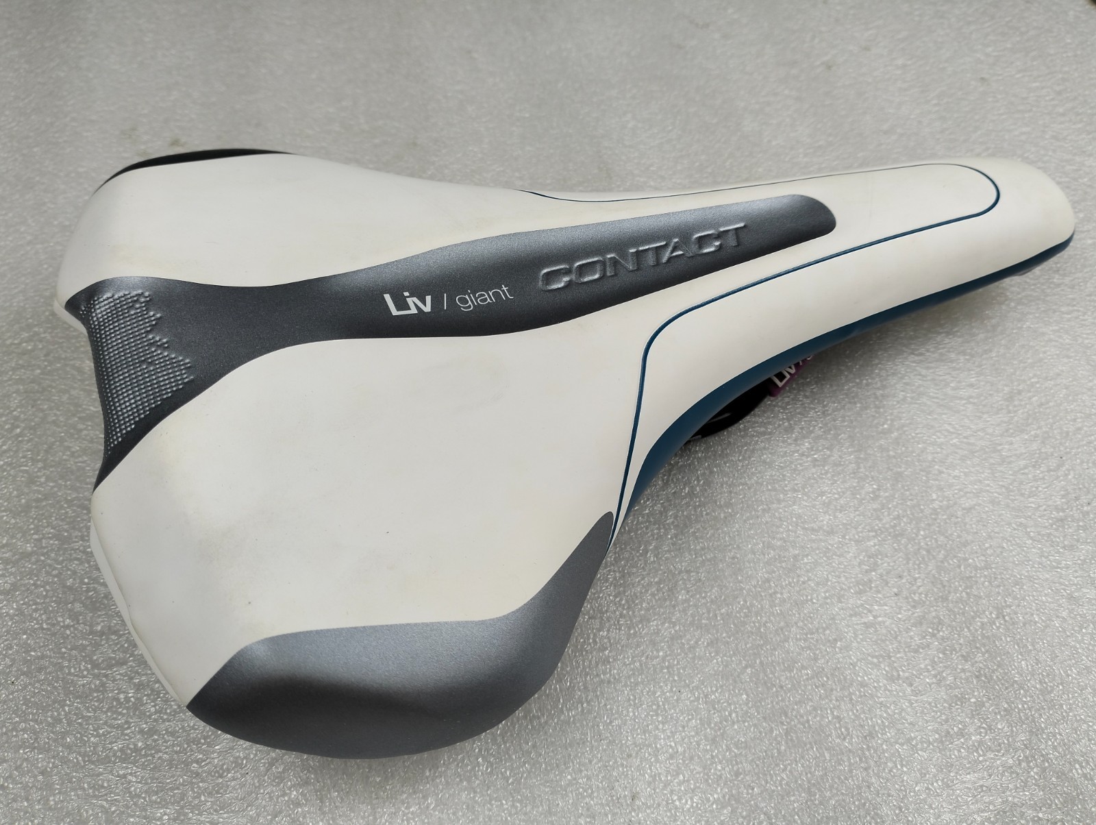 GIANT LIV CONTACT UPRIGHT PELVIC TILT SADDLE 270X160MM WHITE BLUE CRMO RAILS