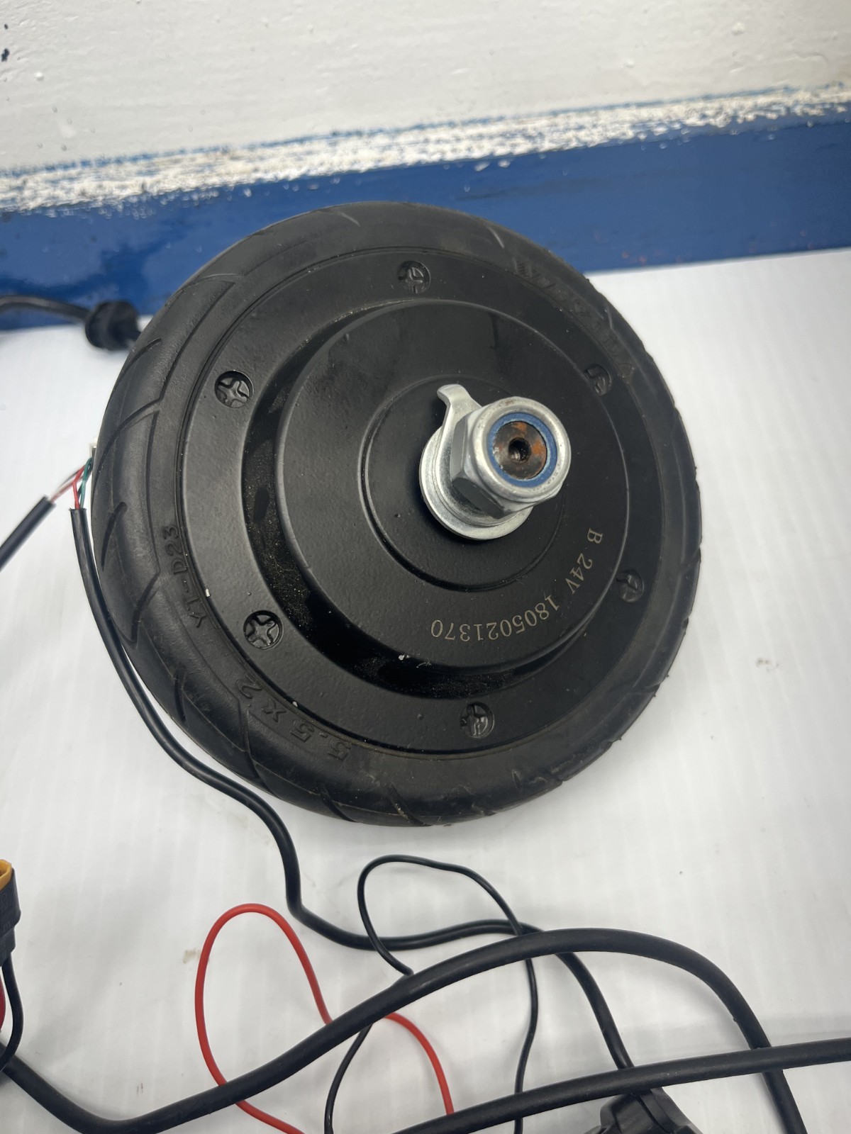 5 Inch 24V Brushless Hub Motor for Scooter W/ 24v Speed Controller and Throttle