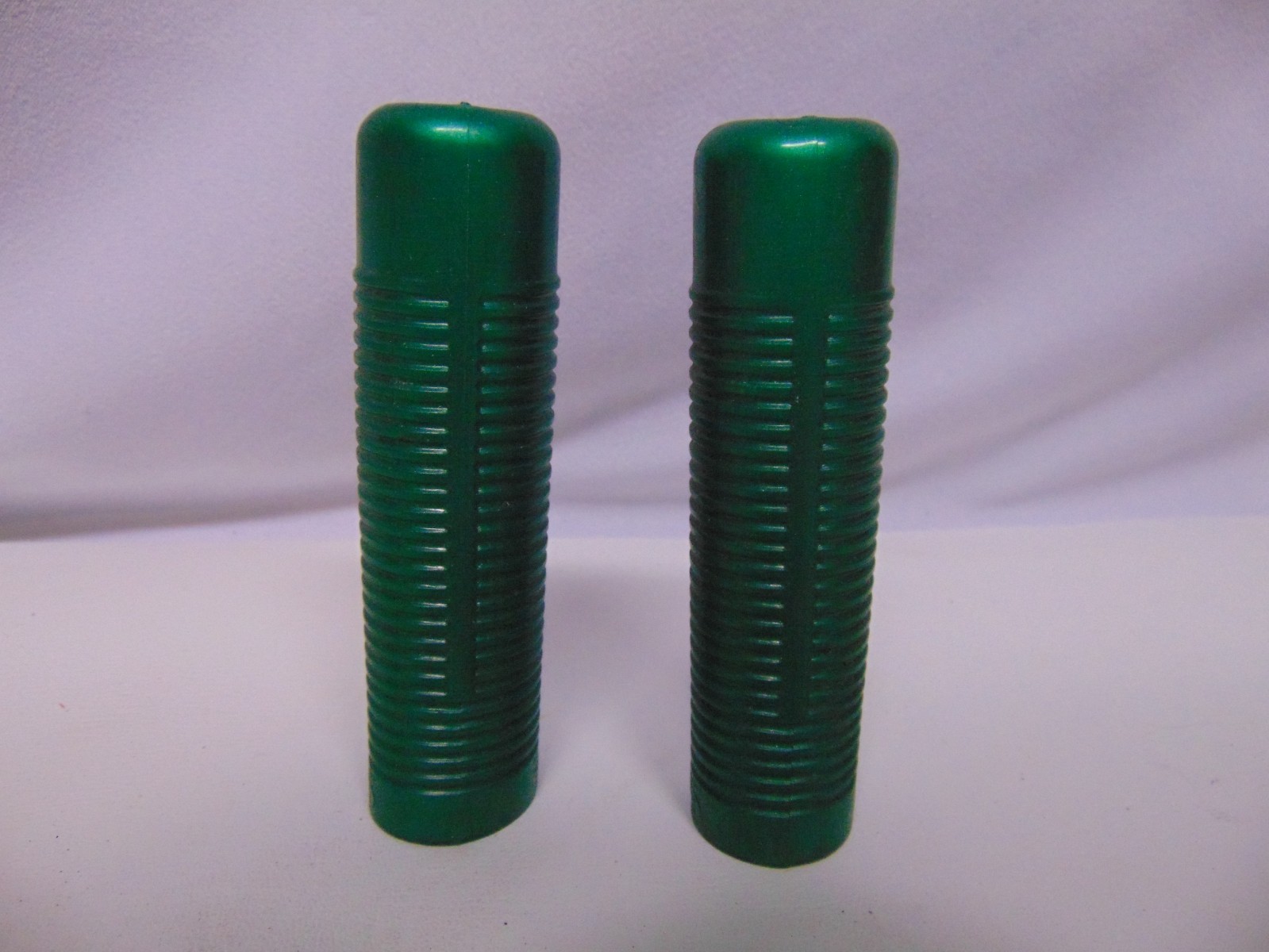 Pair of Vintage Hunt Wilde Green handle bar grips 1″ diameter 4.5″ long