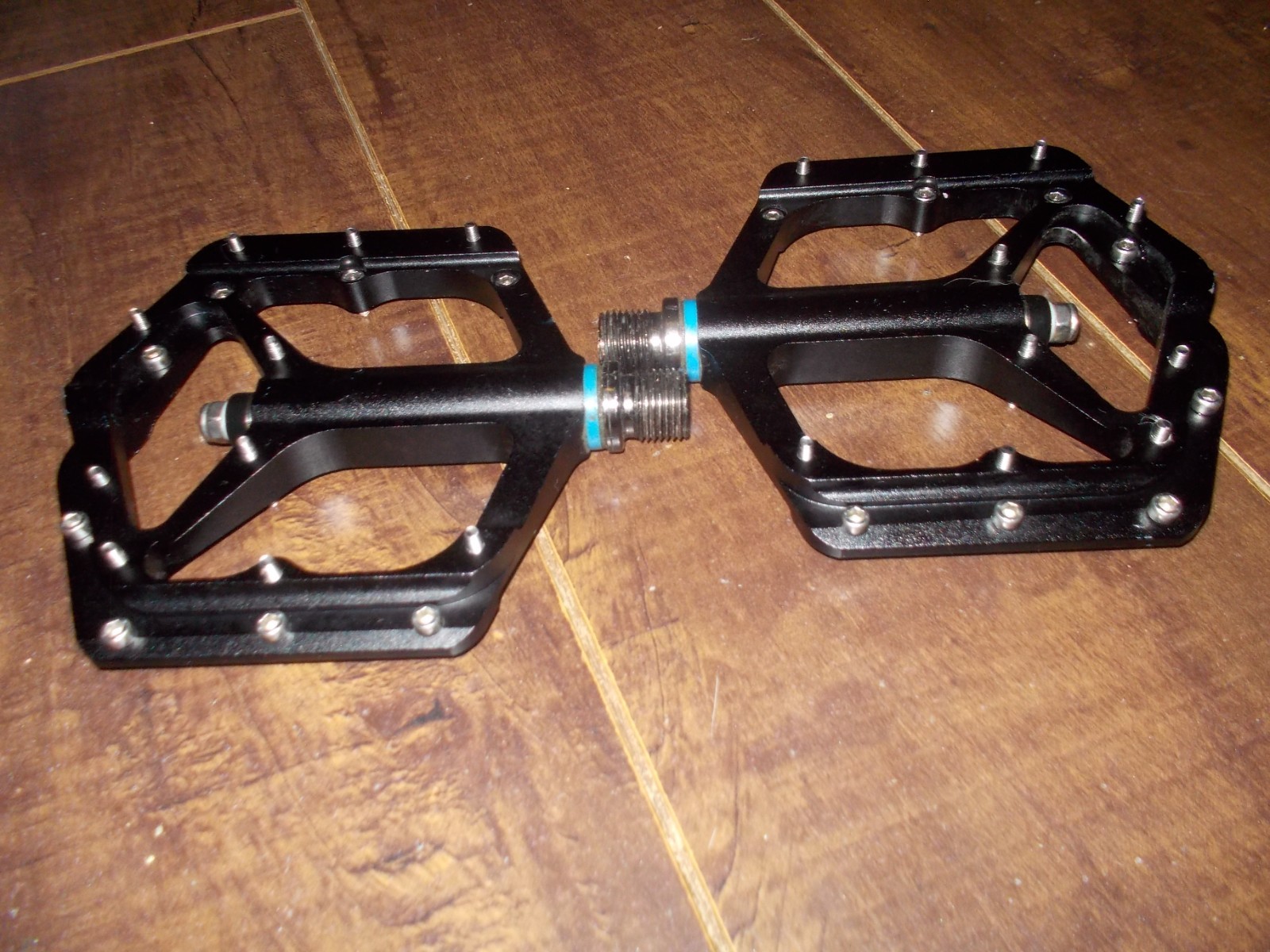 HT style flat pedals 13mm very thin in excellent pre owned condition 10 pins