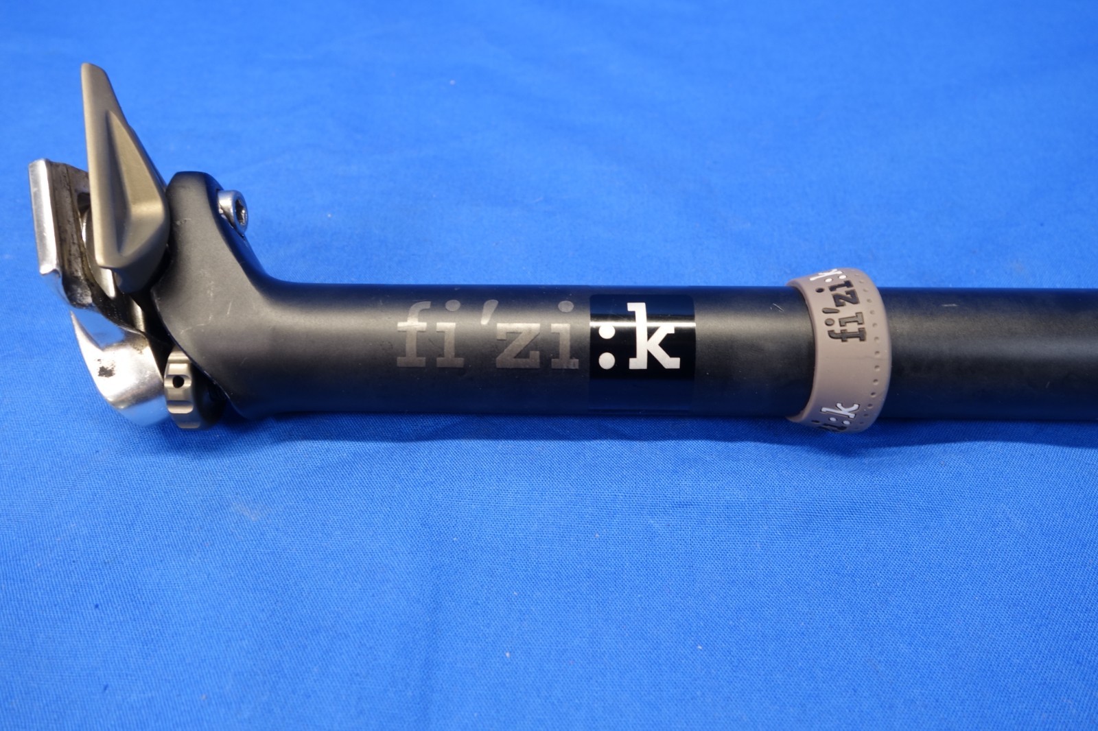 Fizik Cyrano Seatpost: 400mm Length x 27.2mm Diameter