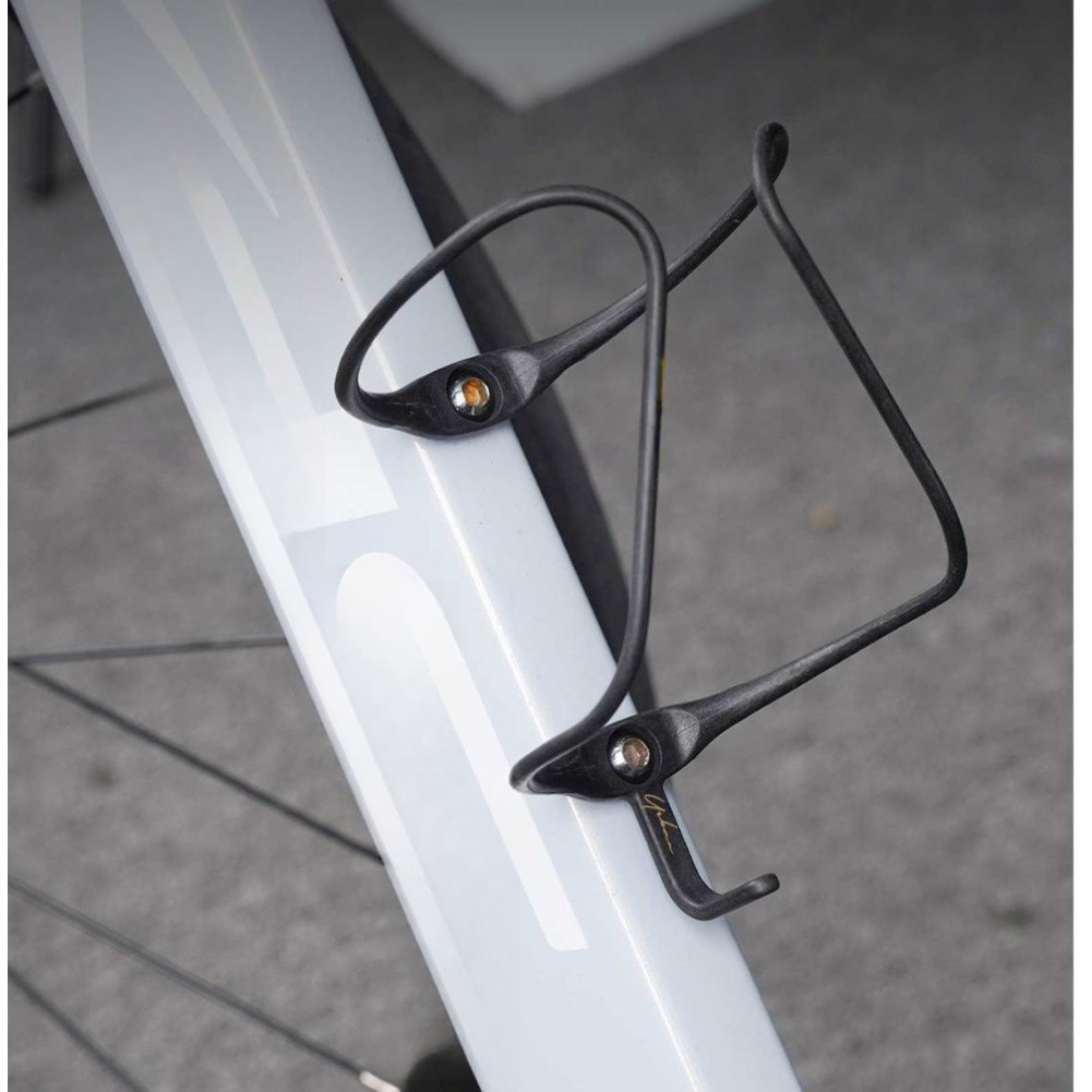 9g Carbon Fiber Bottle Cage for Cycling Frames Aerodynamic Single Piece